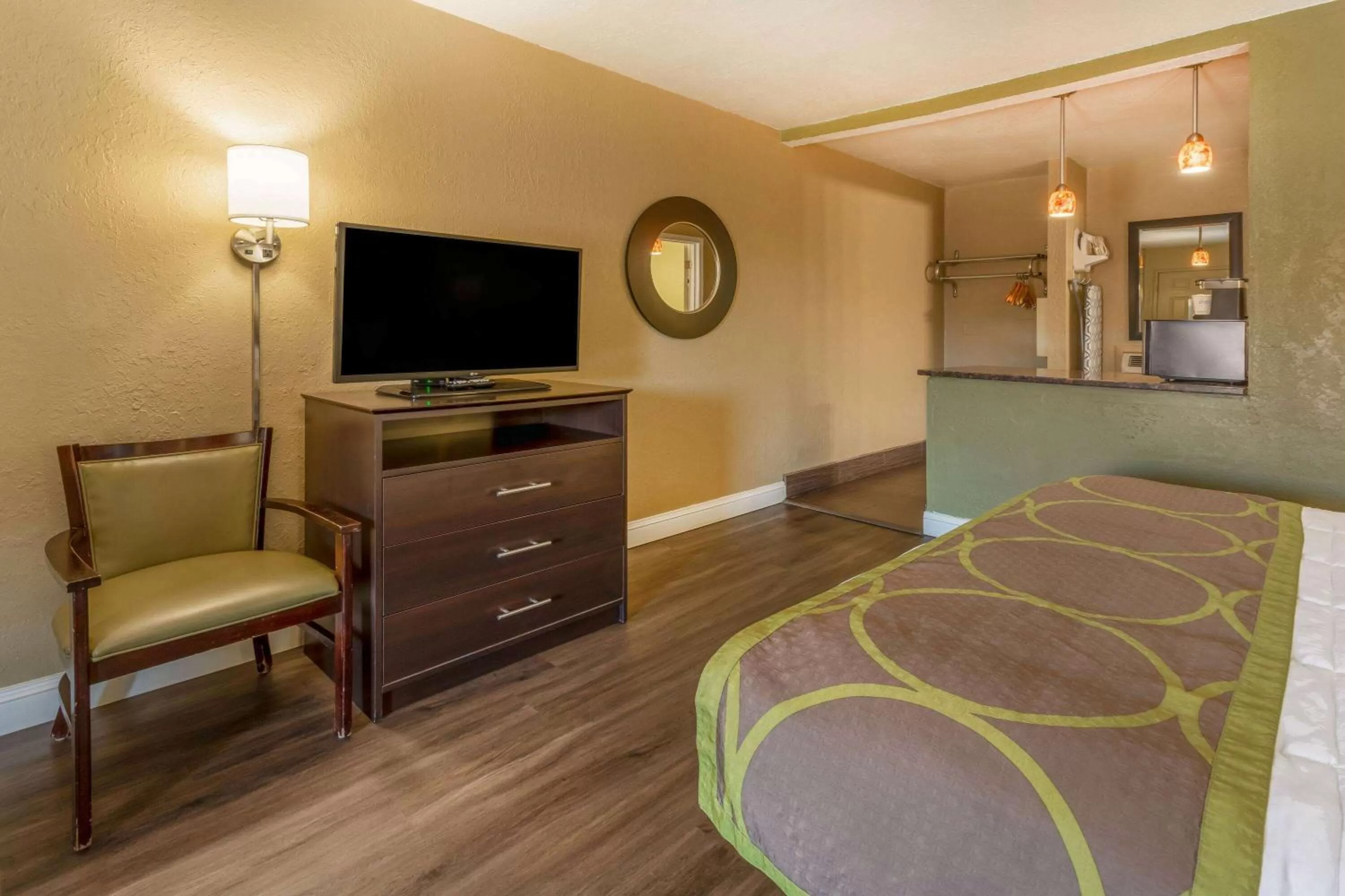 Photo of the whole room, Bed in Super 8 by Wyndham NAU/Downtown Conference Center