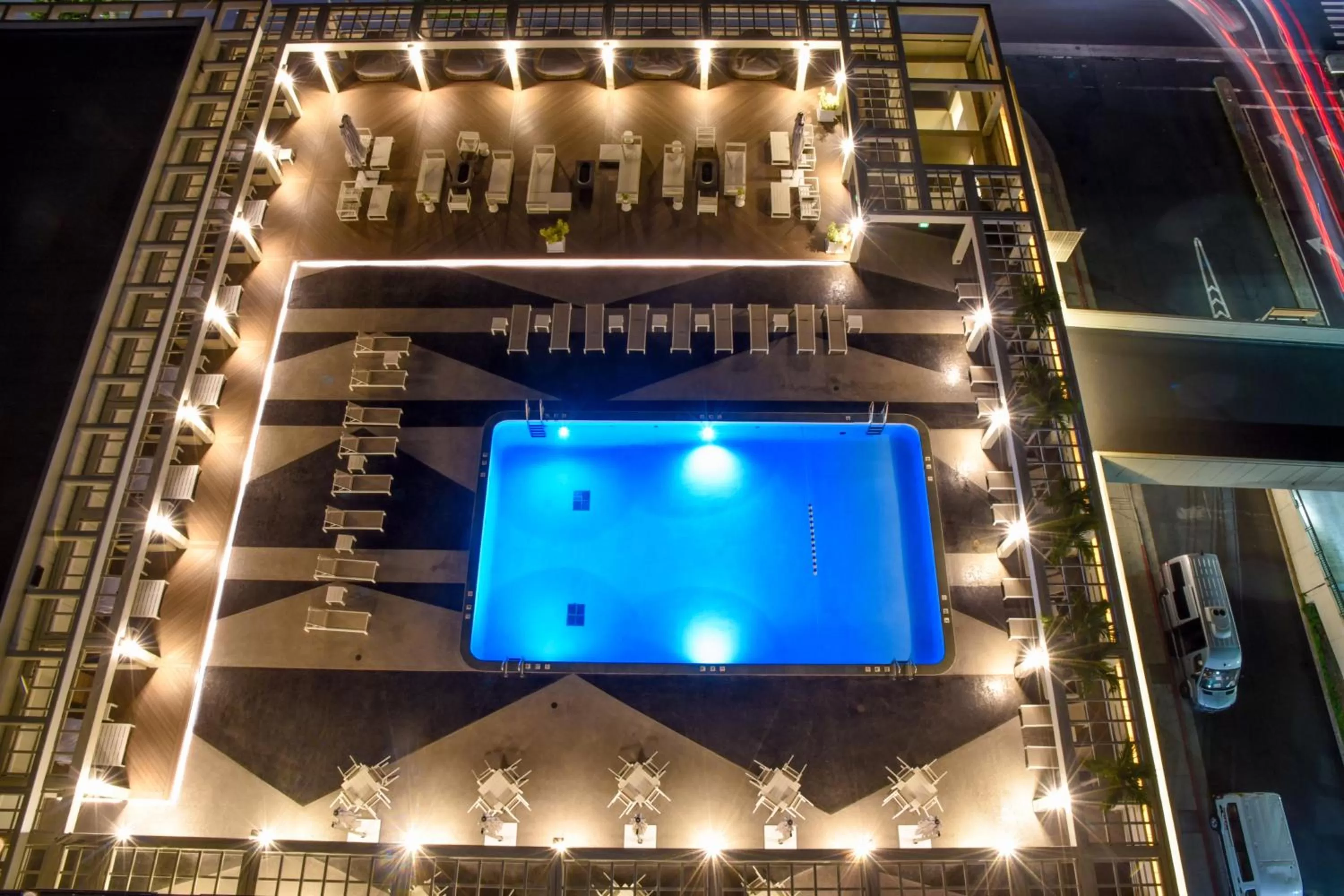 Swimming pool in Ala Moana Honolulu by Mantra