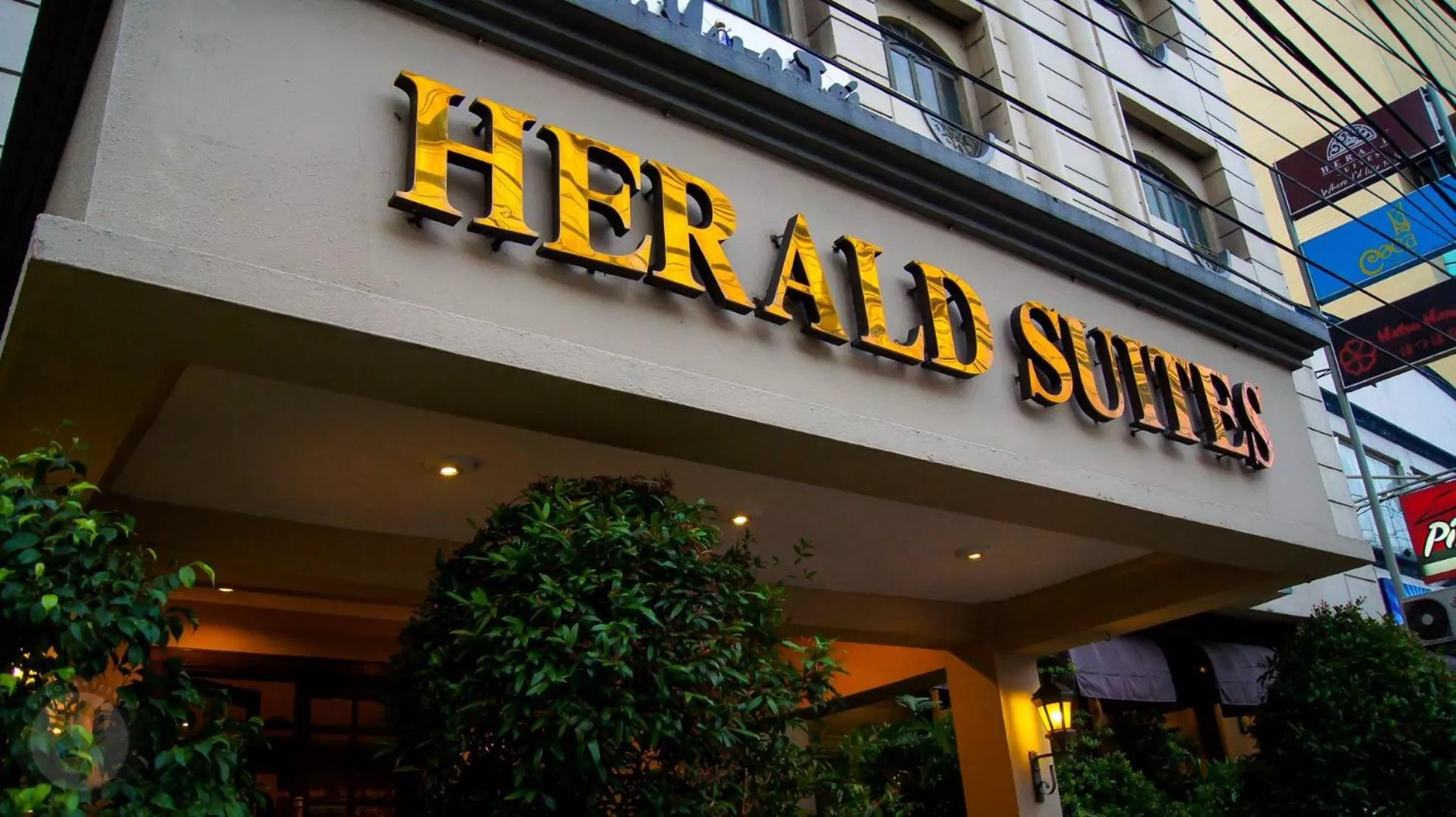 Facade/entrance in Herald Suites