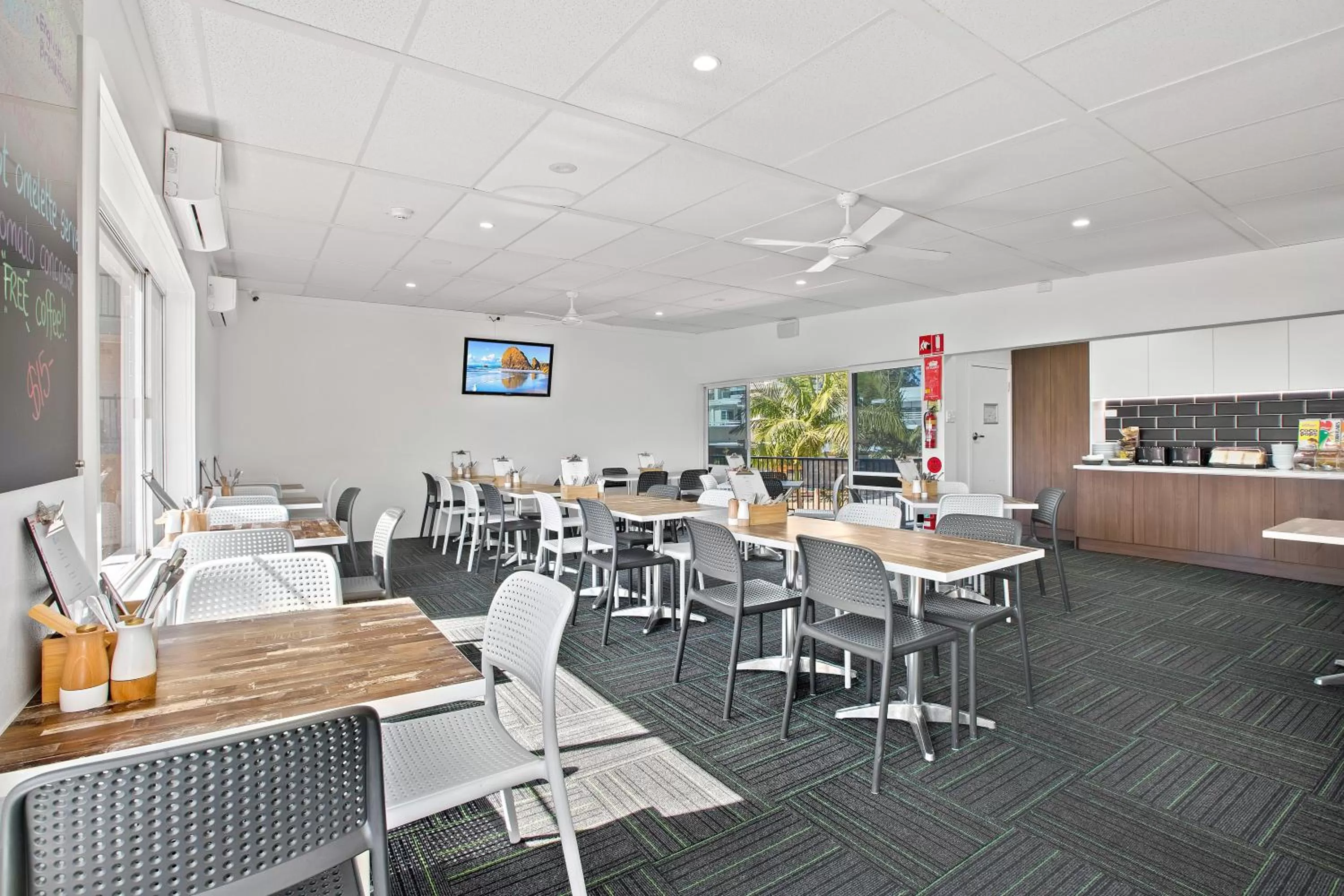 Restaurant/places to eat in El Motor Inn