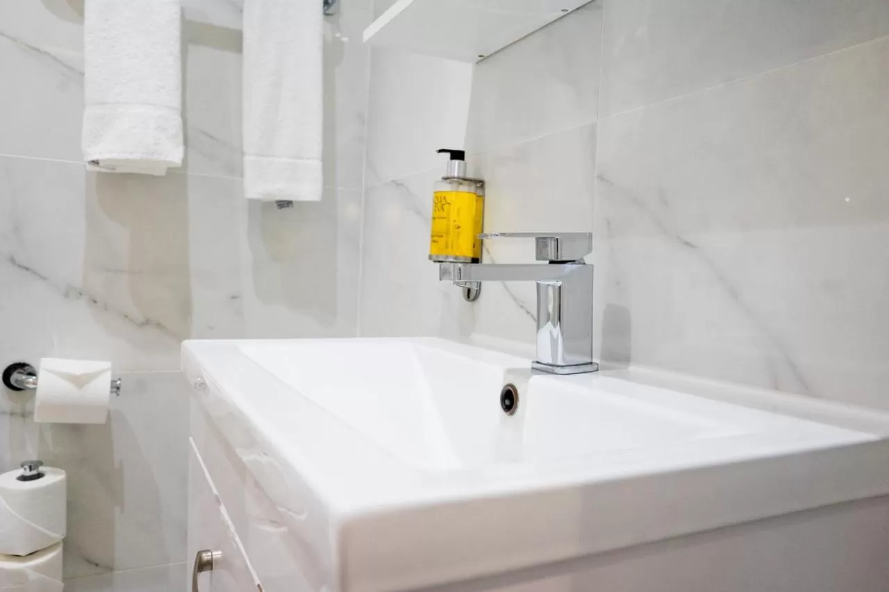 Bathroom in Best Western Buckingham Palace Rd