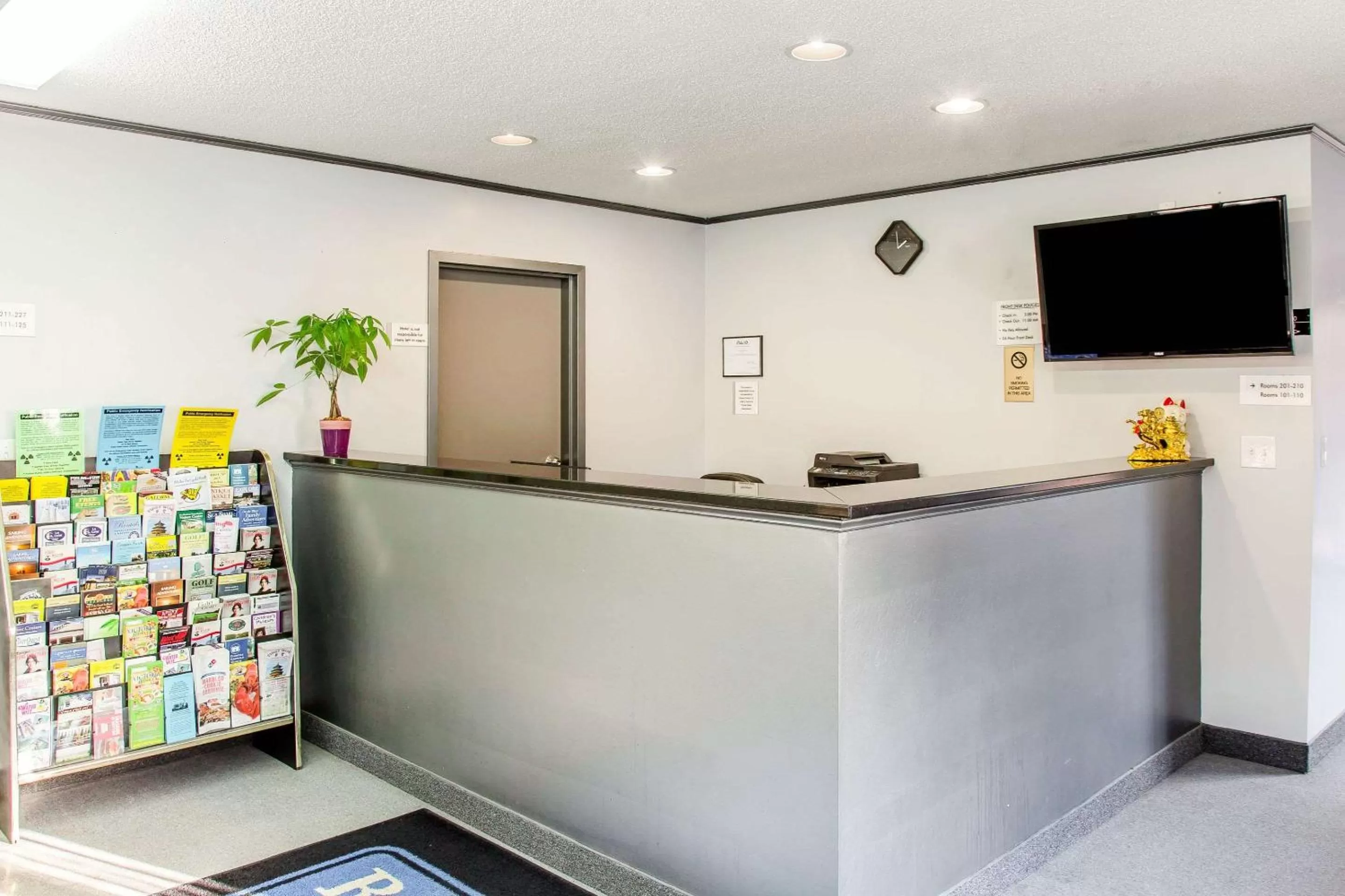 Lobby or reception in Rodeway Inn Groton - New London