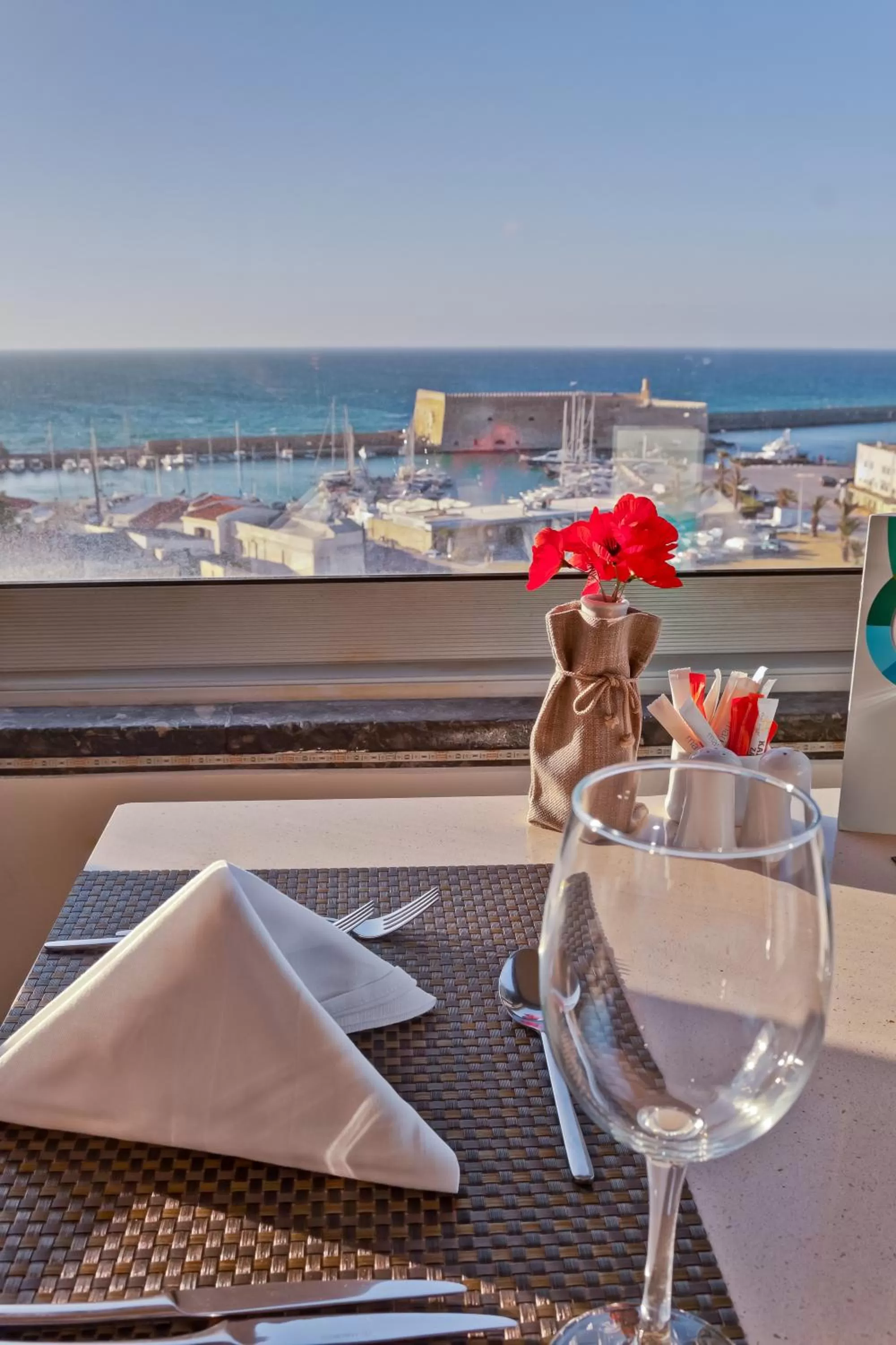 Restaurant/places to eat in Marin Hotel