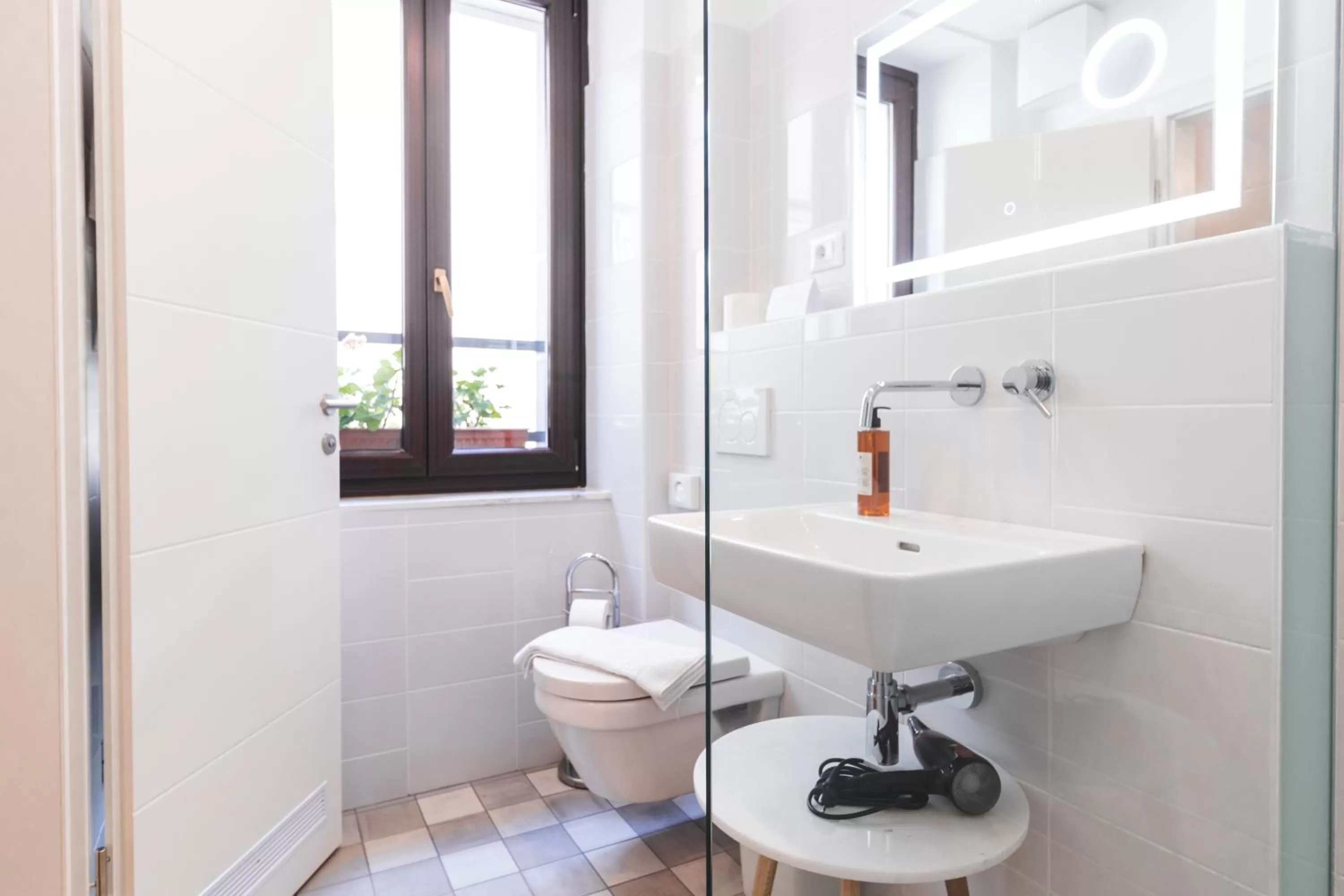 Shower in Second Life in Piran - Hotel Zala Piran with private parking and shuttle service