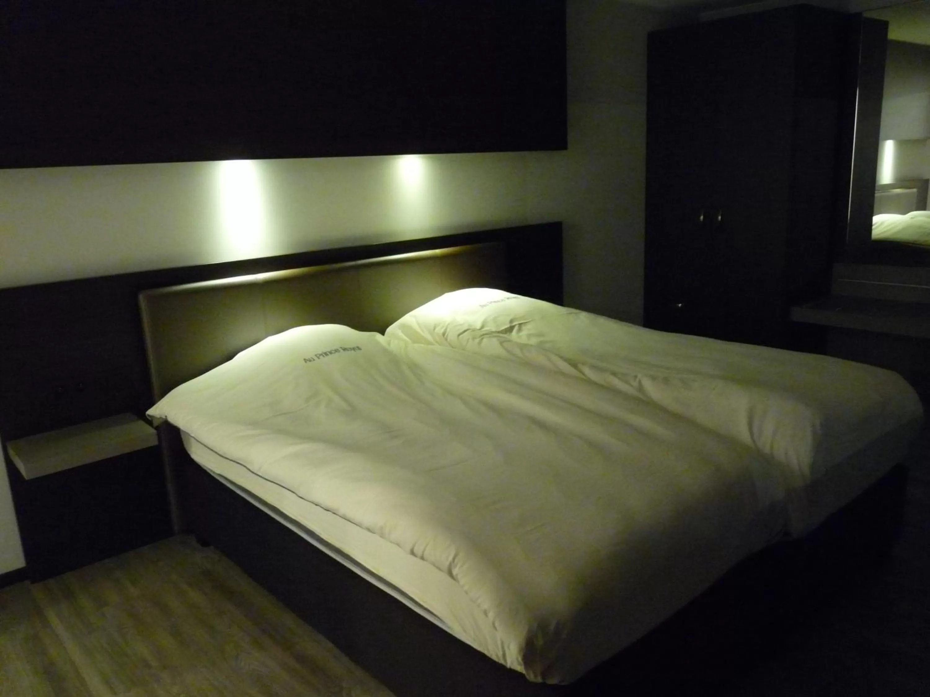 Bedroom, Bed in Hotel Au Prince Royal