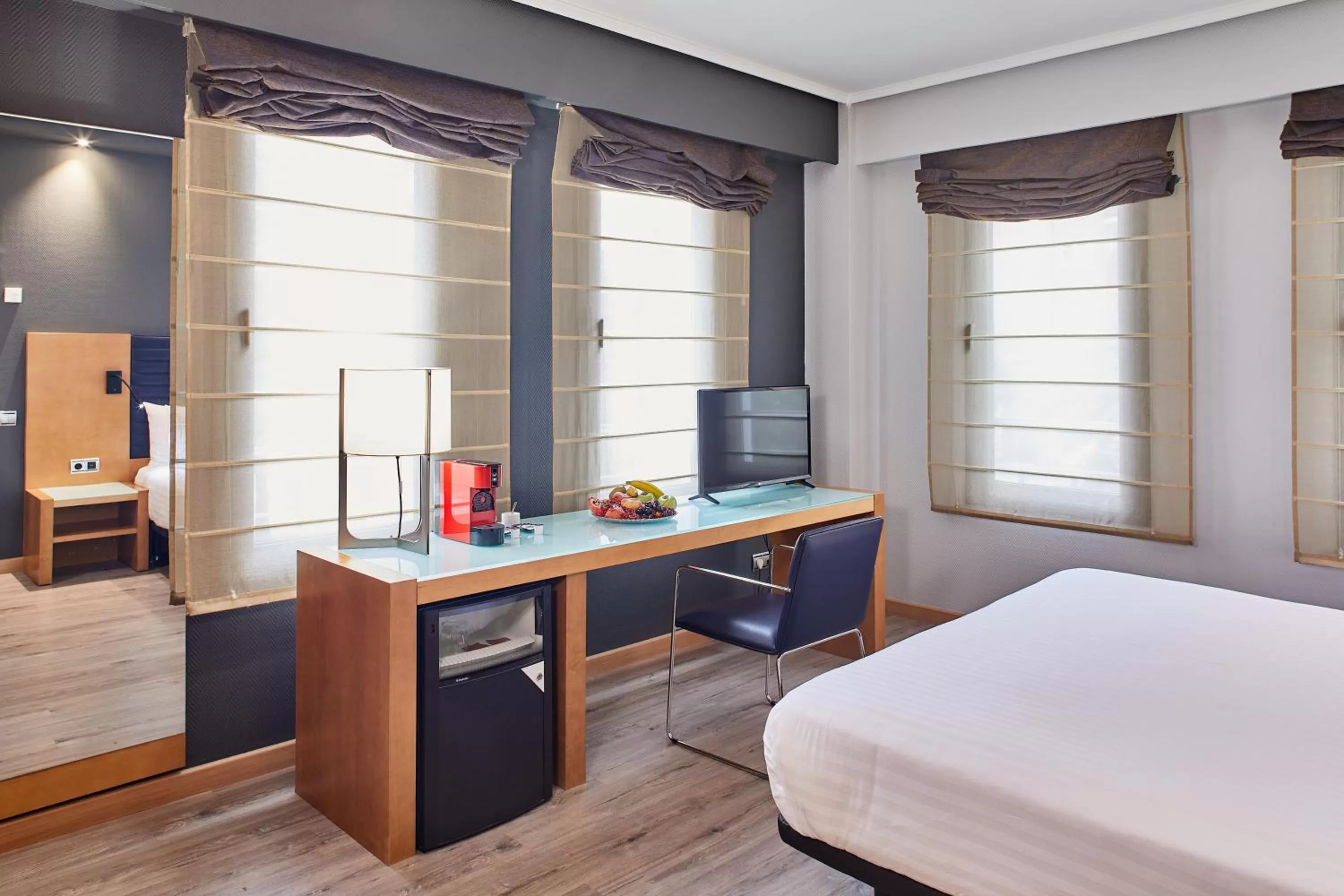 Seating area, Bed in Hotel Silken Indautxu