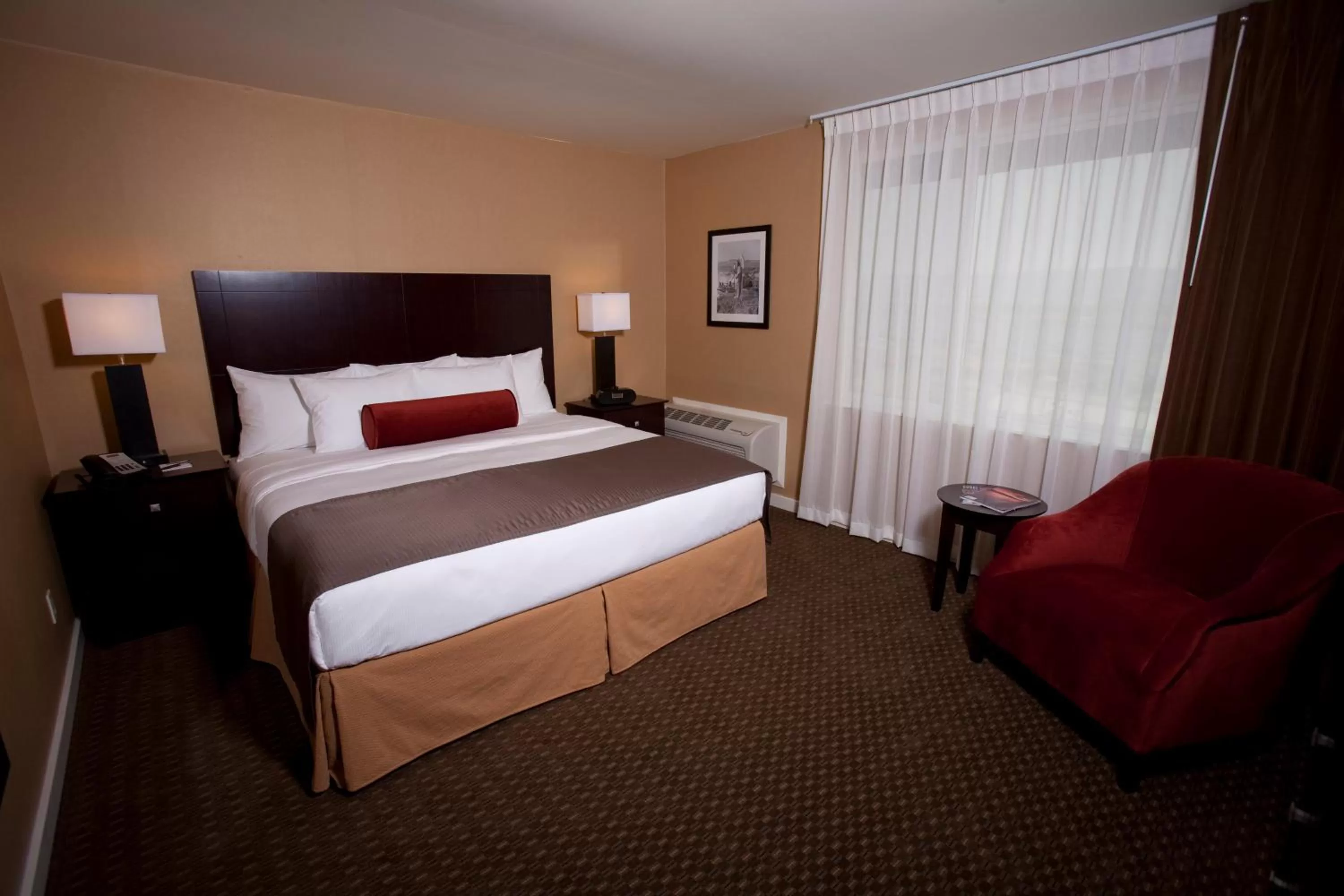 Photo of the whole room, Bed in Celilo Inn