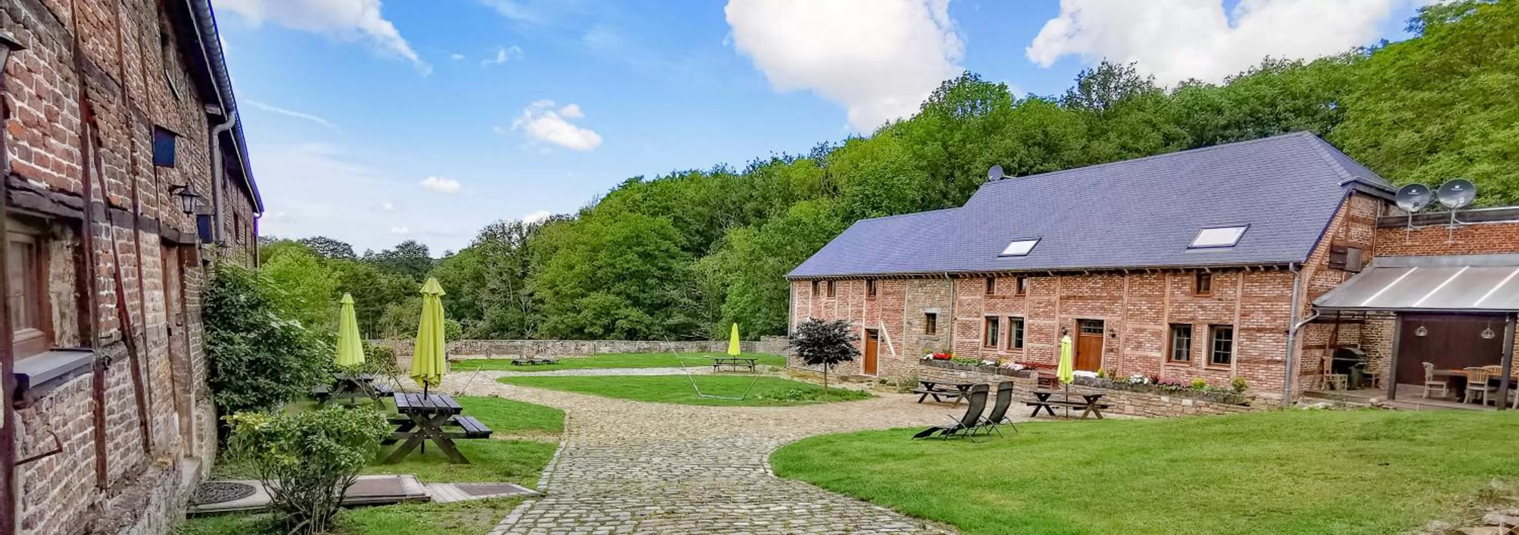 B&B HOTEL IN FERME DE LEUZE nabij Durbuy, eigen laadpalen