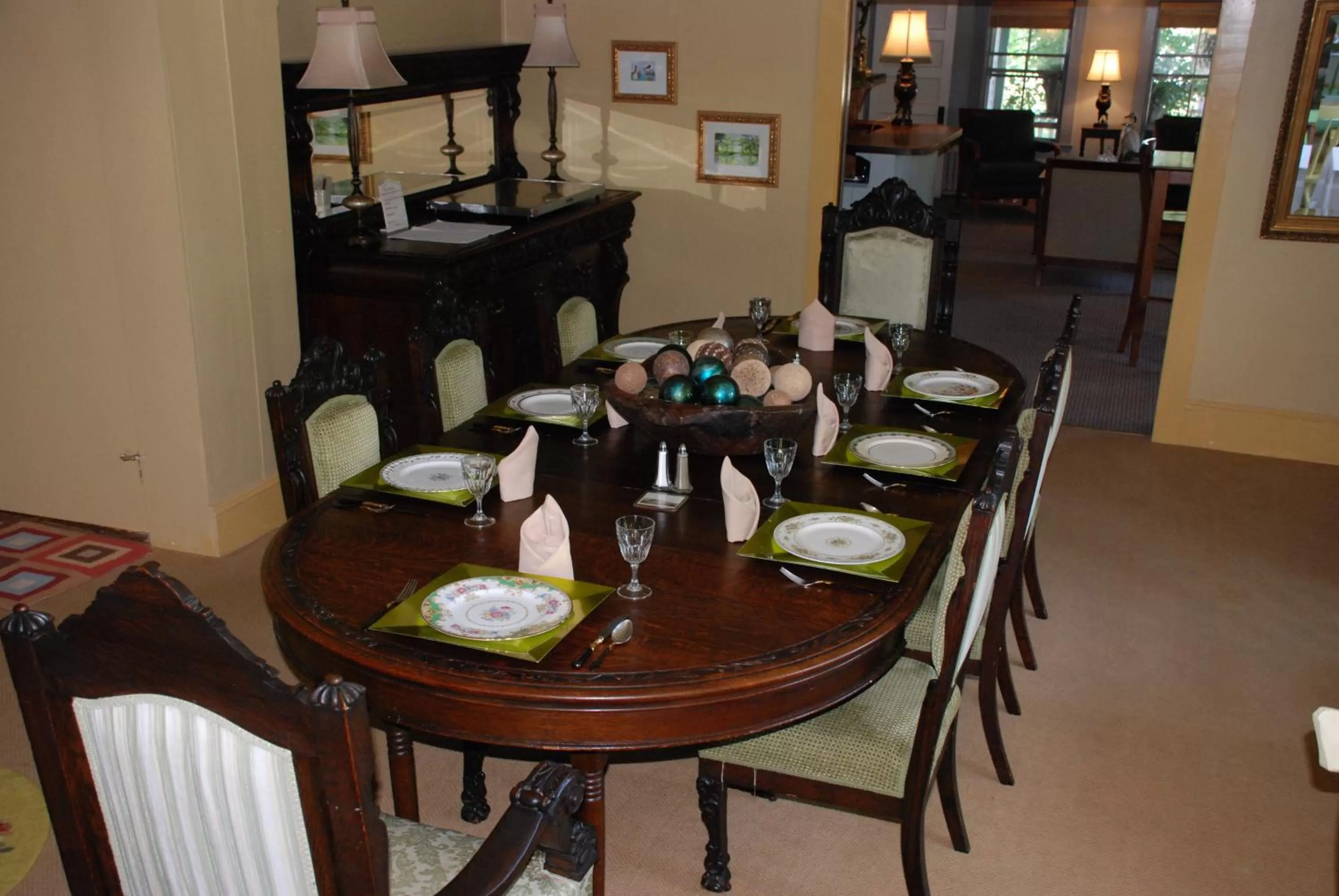 Dining area in Follansbee Inn
