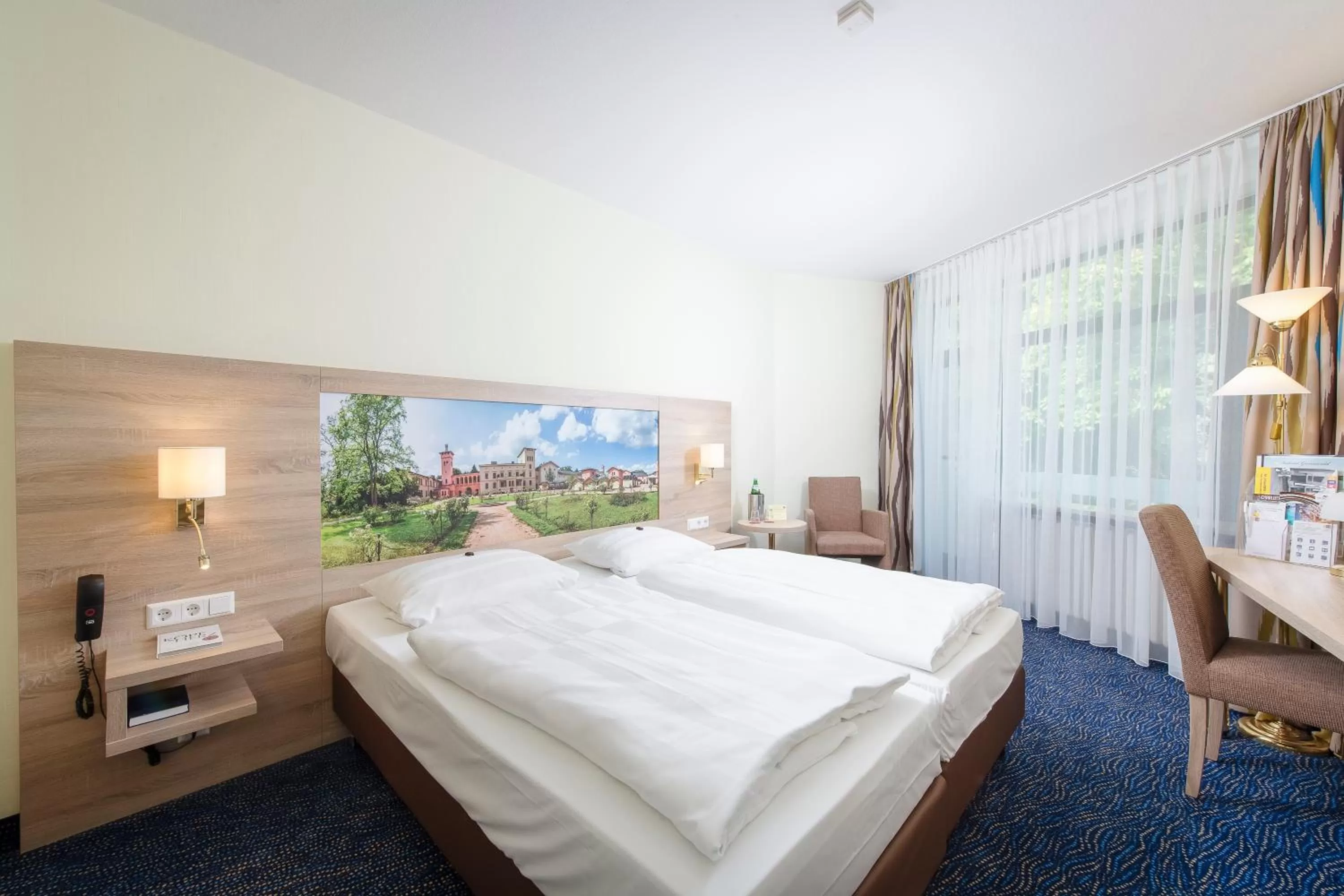 Photo of the whole room, Bed in Seehotel Grunewald