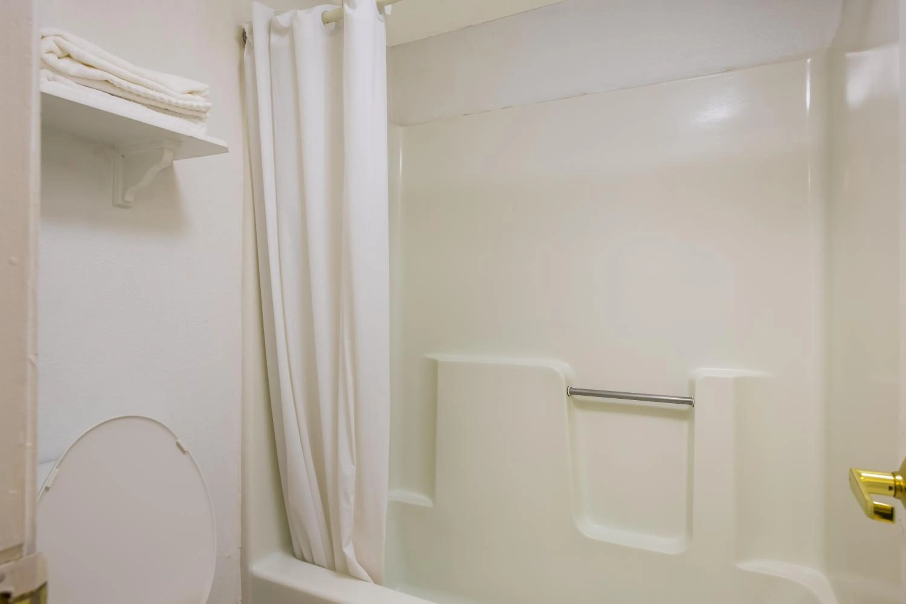 Bath in Super 8 by Wyndham Savannah