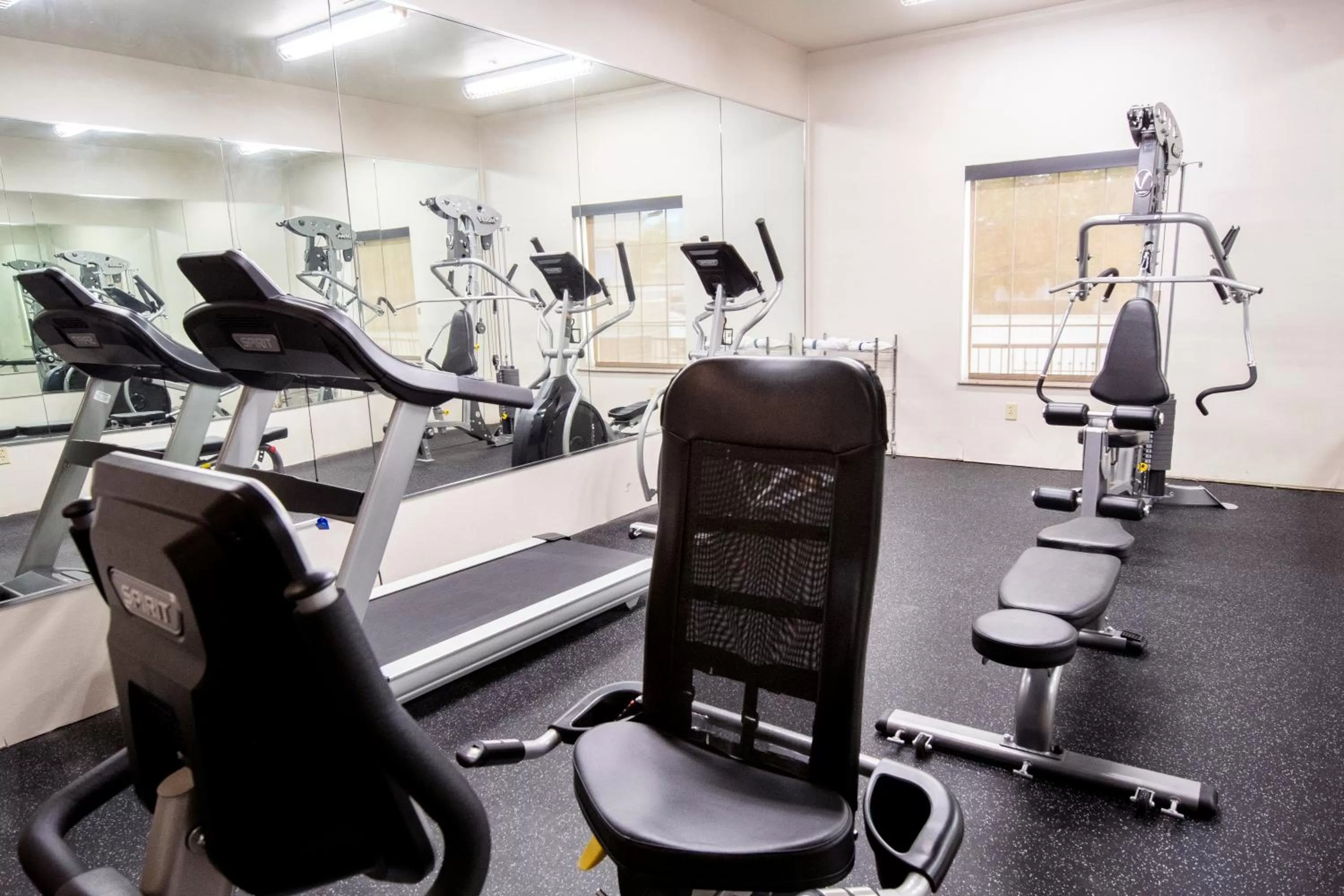 Fitness centre/facilities in Comfort Inn & Suites Near Medical Center