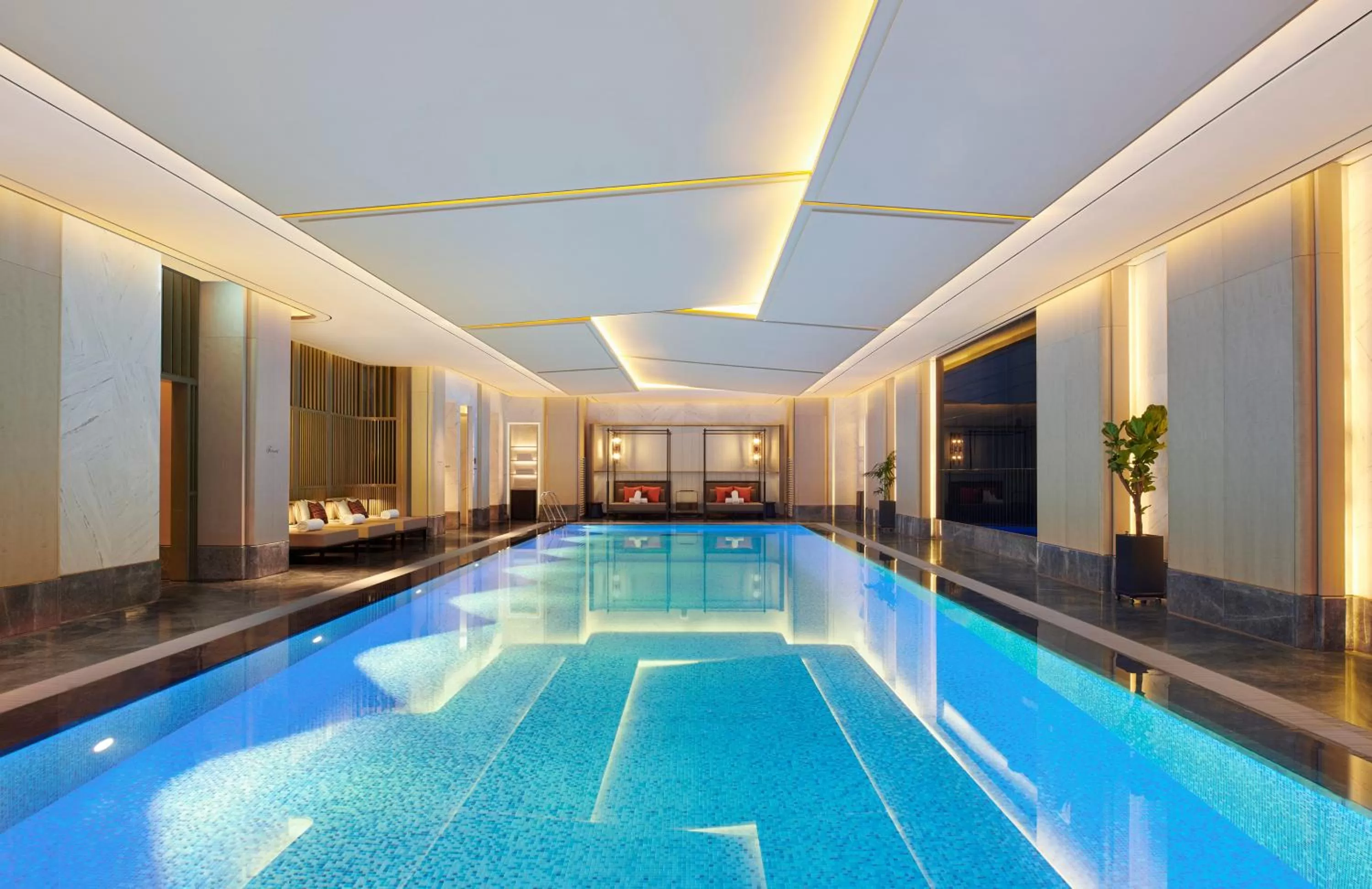 Swimming pool in Fairmont Ambassador Seoul