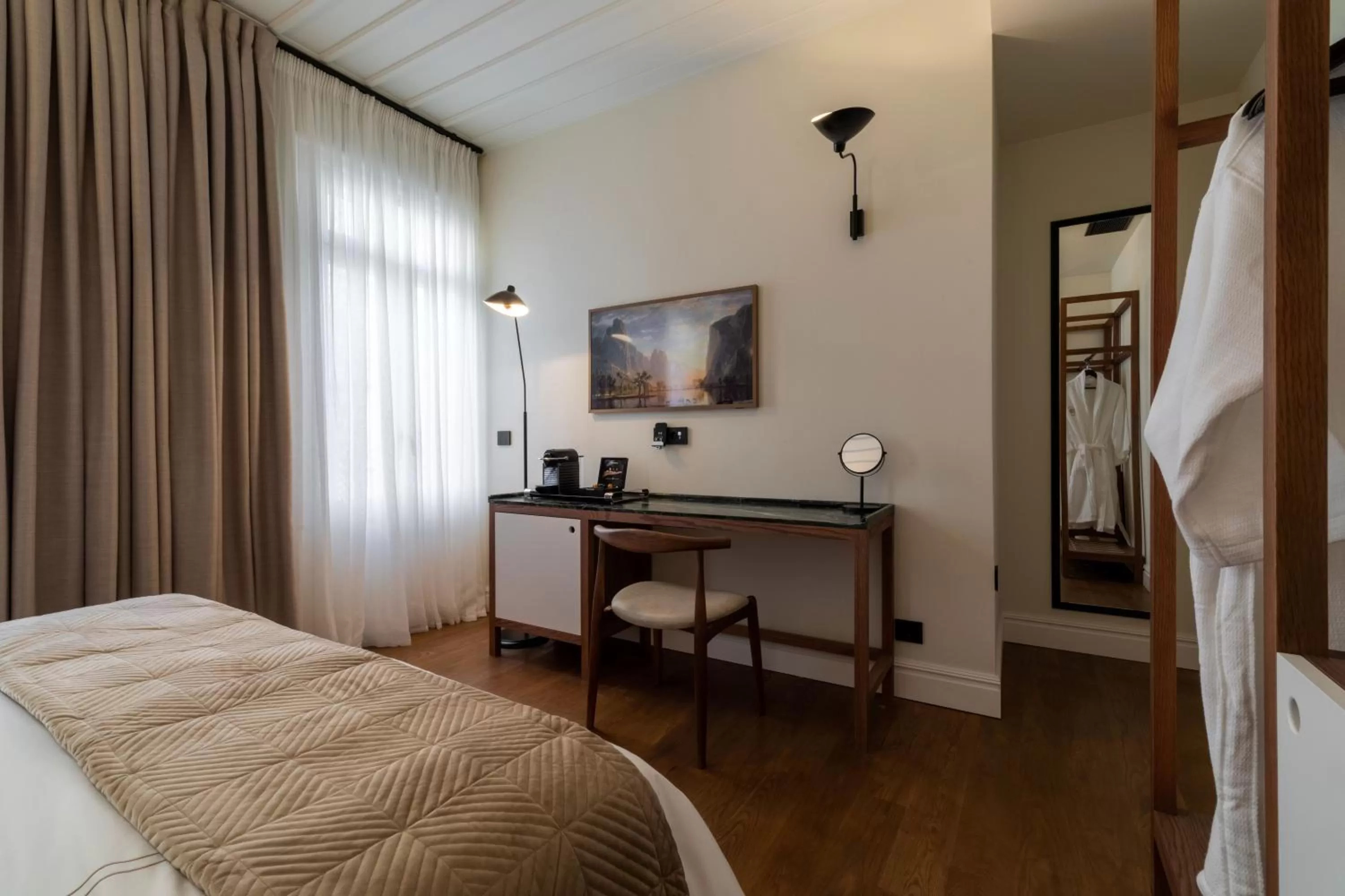 Photo of the whole room, Bed in Regno Di Morea