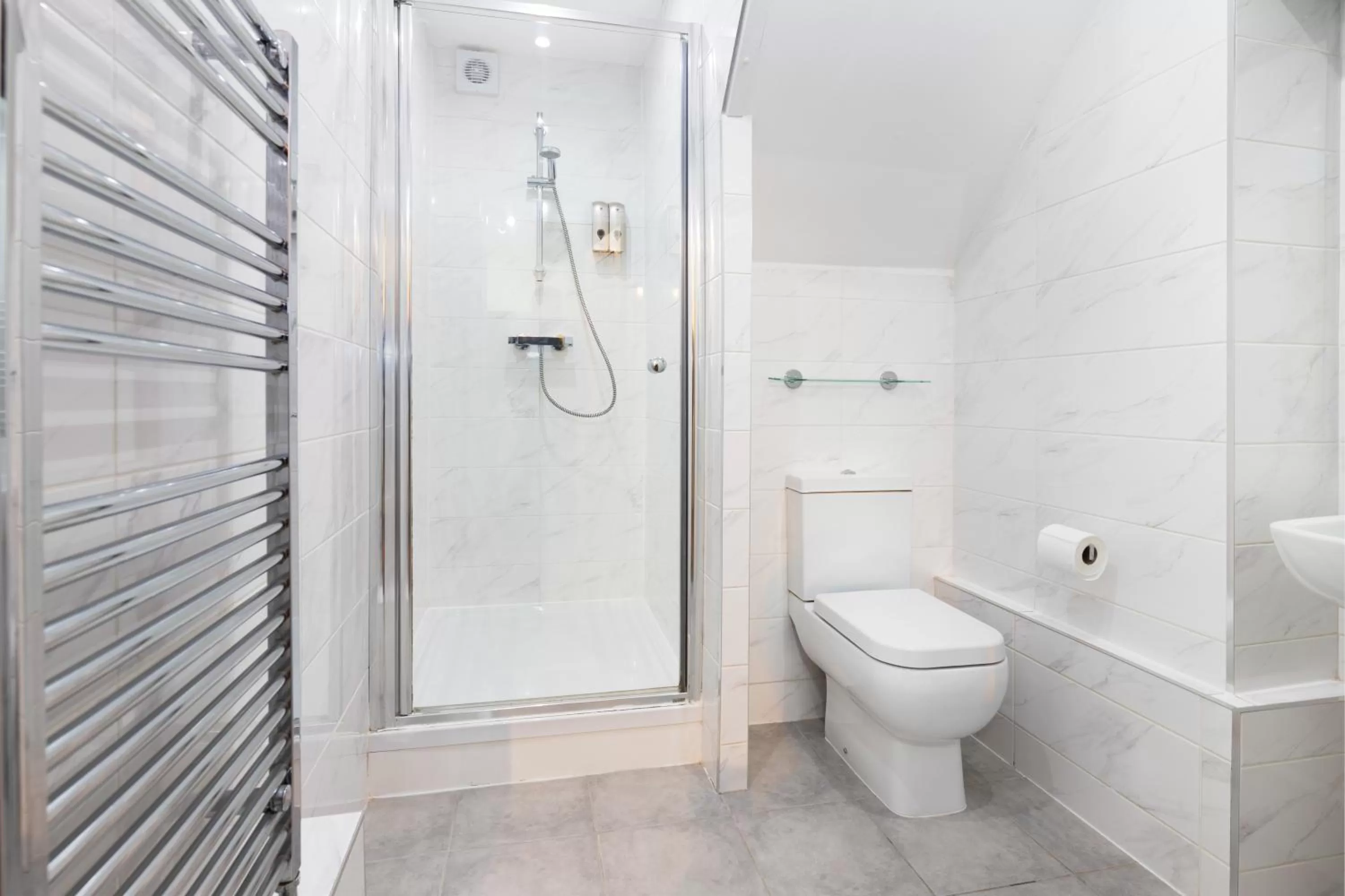 Bathroom in The Limes Country Lodge Hotel & Admiral Restaurant