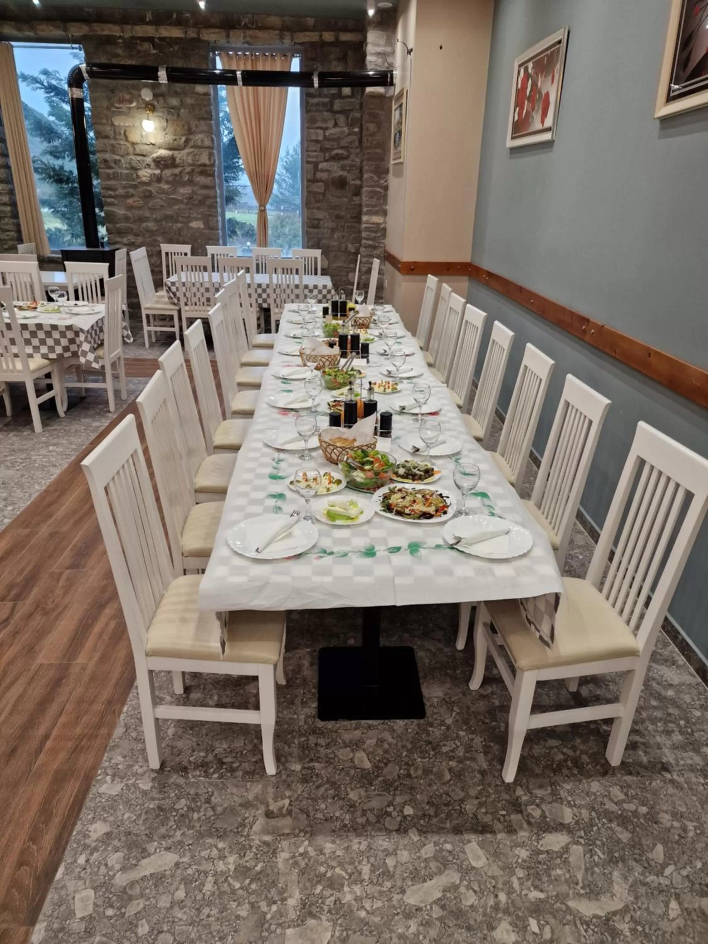 Restaurant/places to eat in Hotel Baci