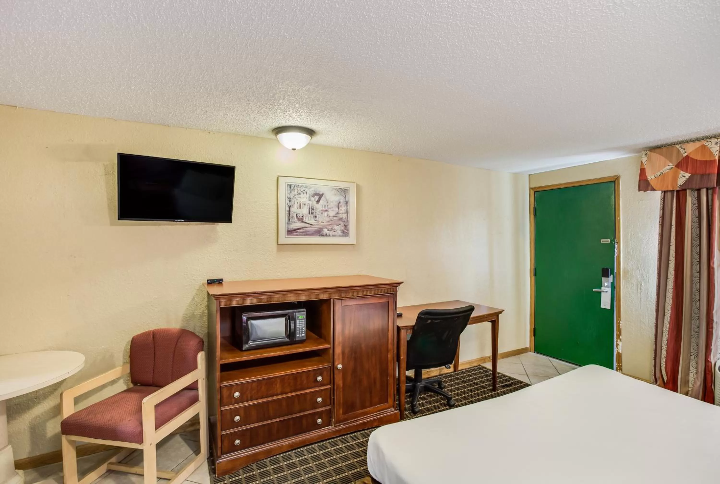 hair dresser, Bed in Knights Inn Ashland