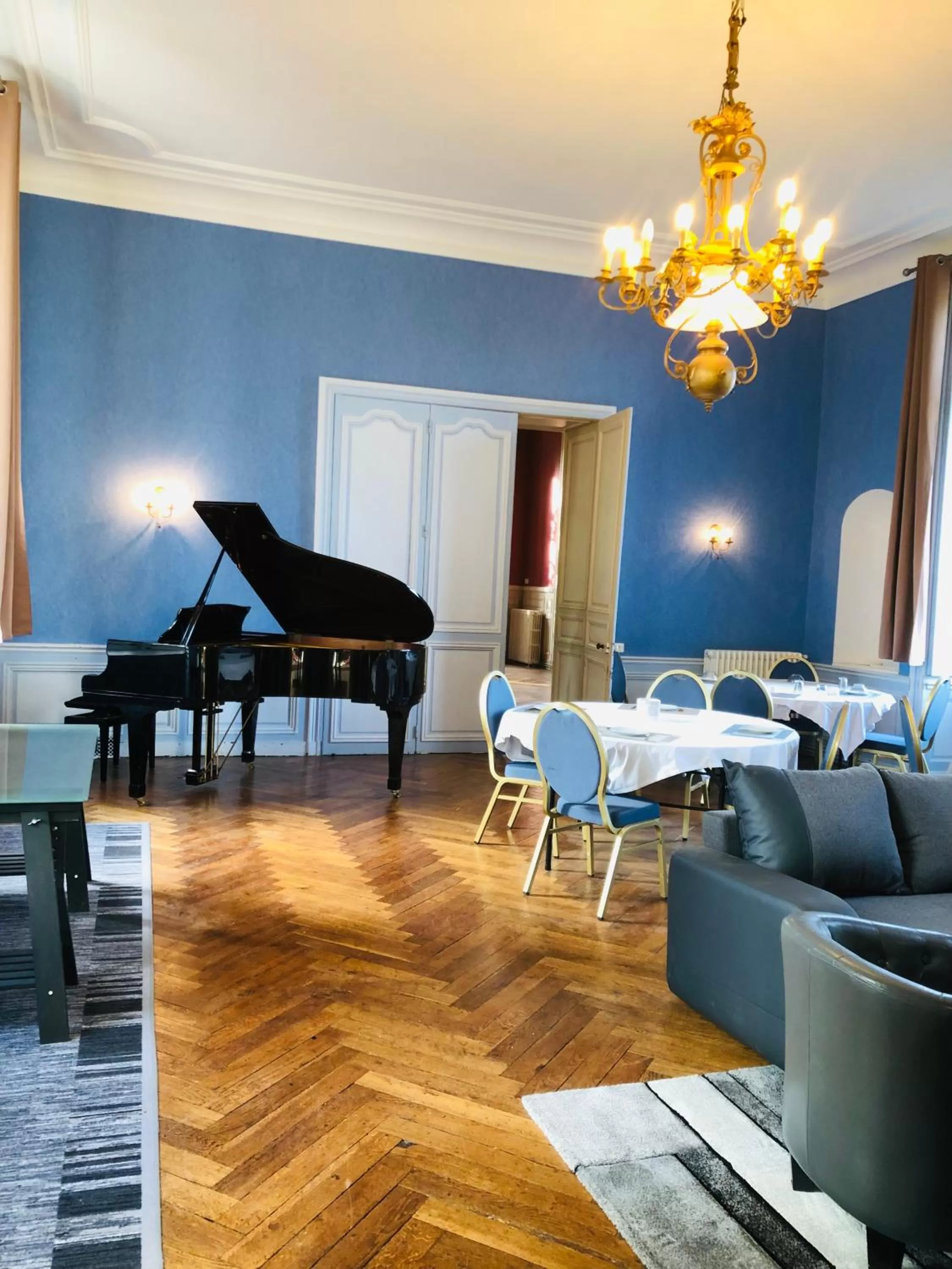 Seating Area in Hôtel Particulier CHÂTEAU DES MARAIS Proximité et vue sur le Lac de Grand lieu