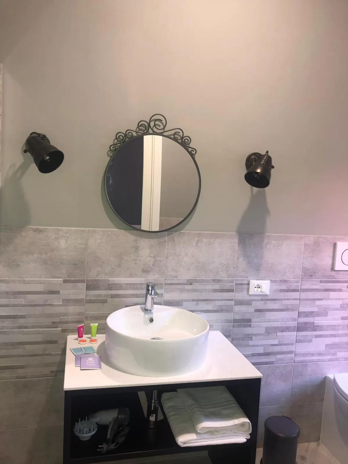 Toilet in GLEM rooms & breakfast