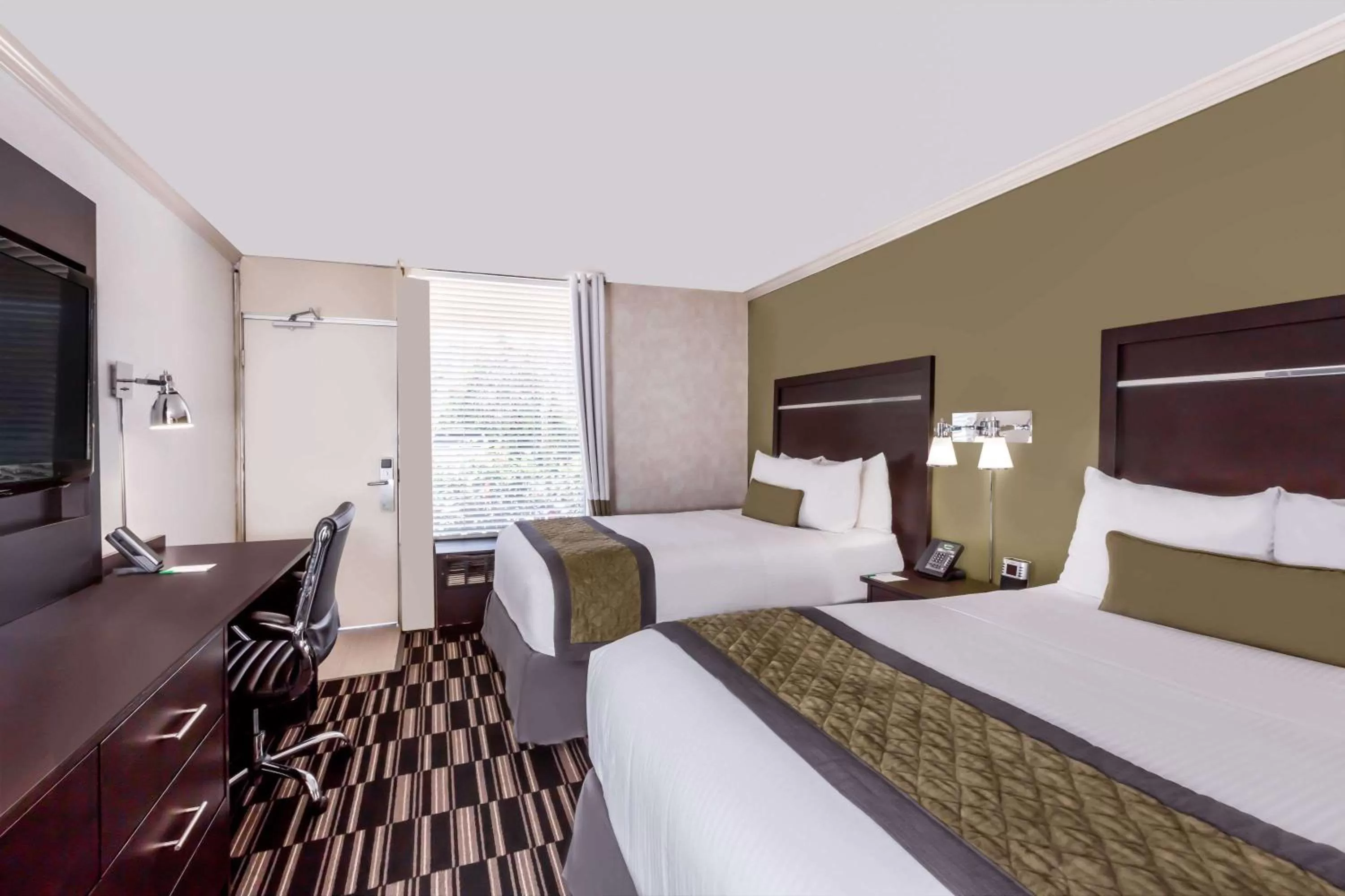 Photo of the whole room, Bed in Uptown Oasis San Jose Airport & Silicon Valley