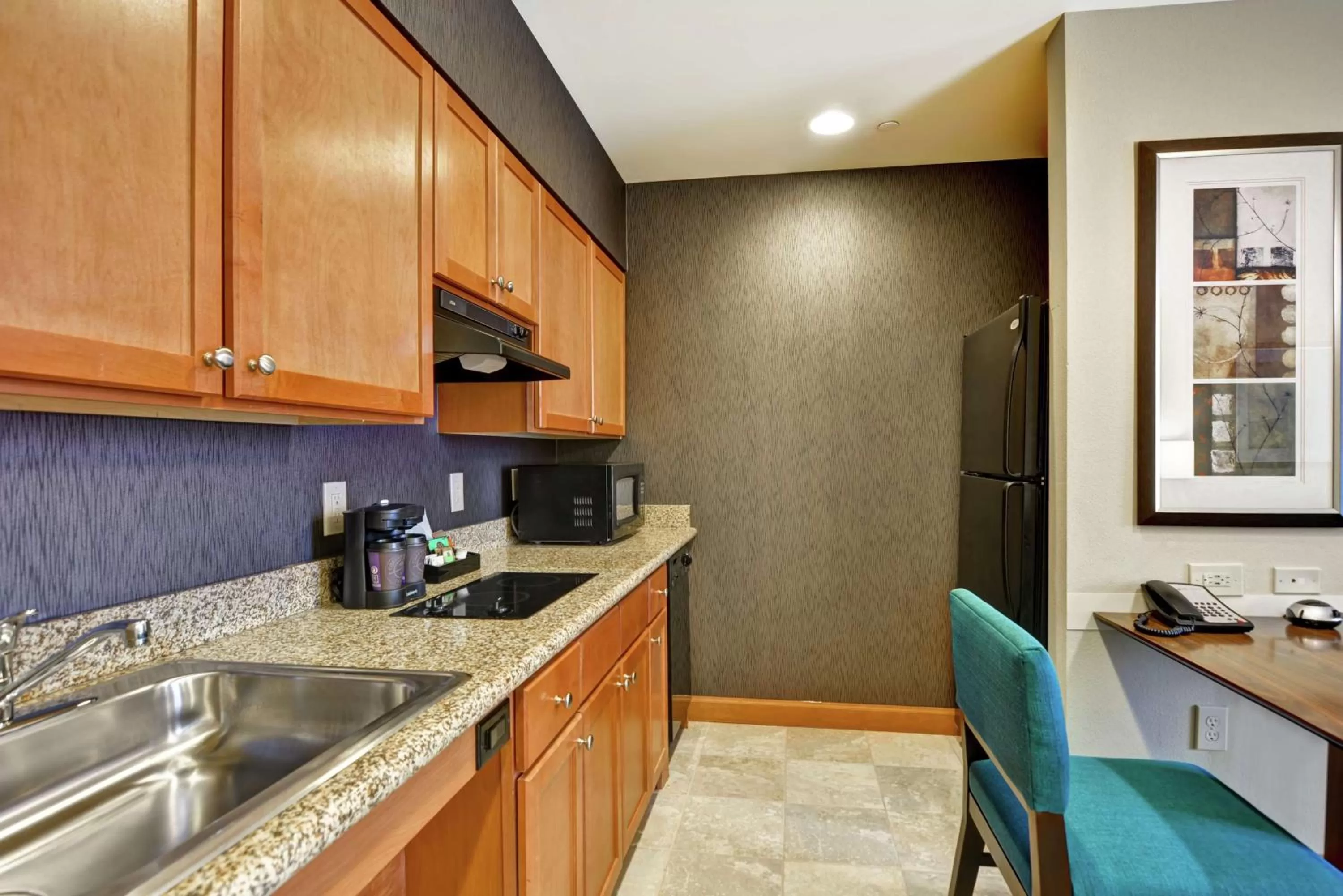 Kitchen or kitchenette in Homewood Suites Mobile East Bay/Daphne