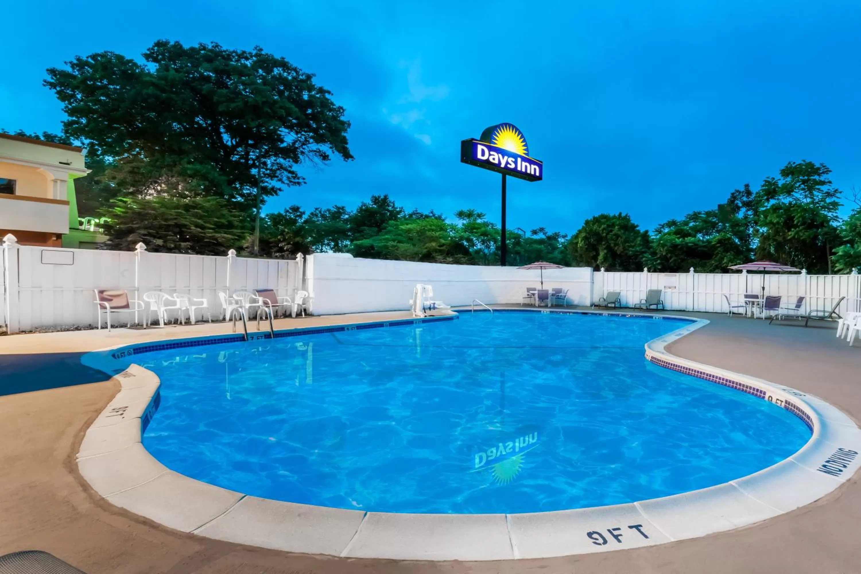 Swimming pool in Days Inn by Wyndham Tannersville