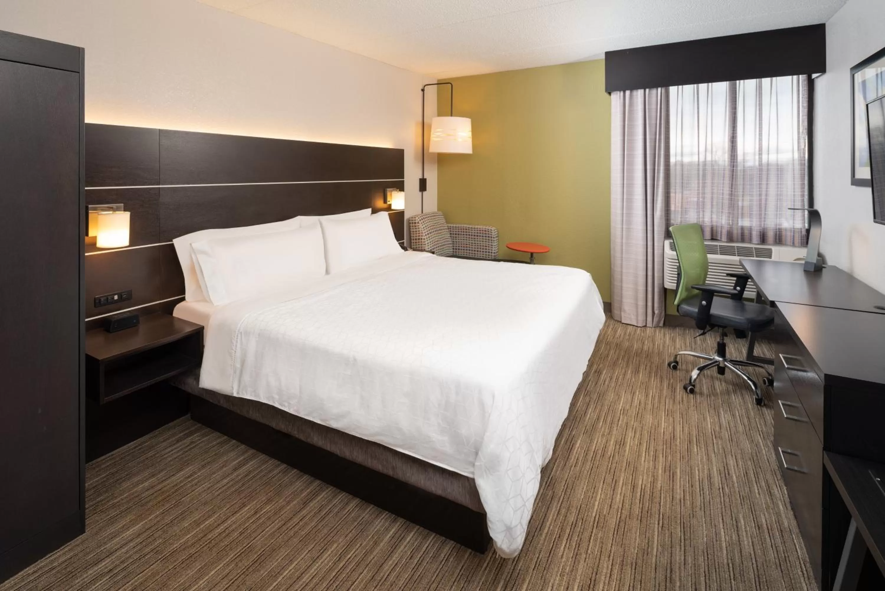 Photo of the whole room, Bed in Holiday Inn Express Rochester - Greece by IHG