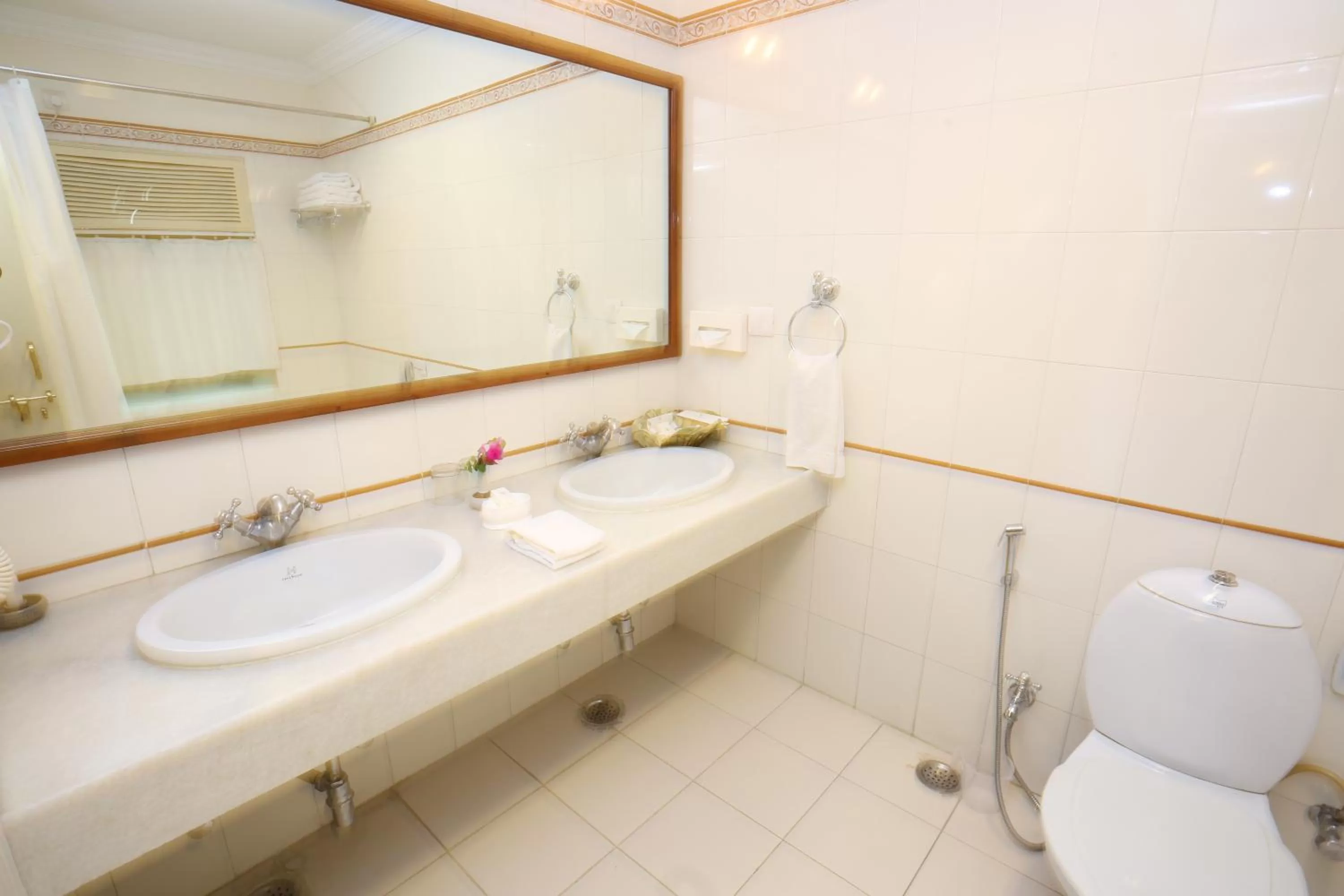 Bathroom in Garden Hotel - Heritage by HRH Group of Hotels