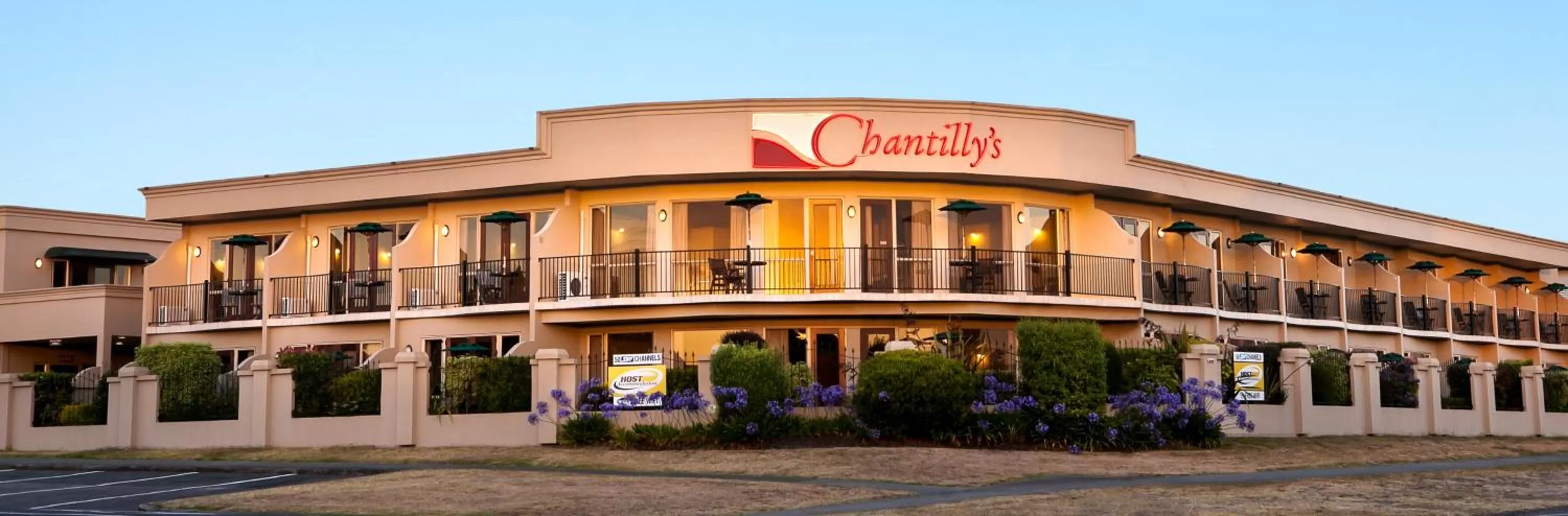 Property building in Chantillys Motor Lodge