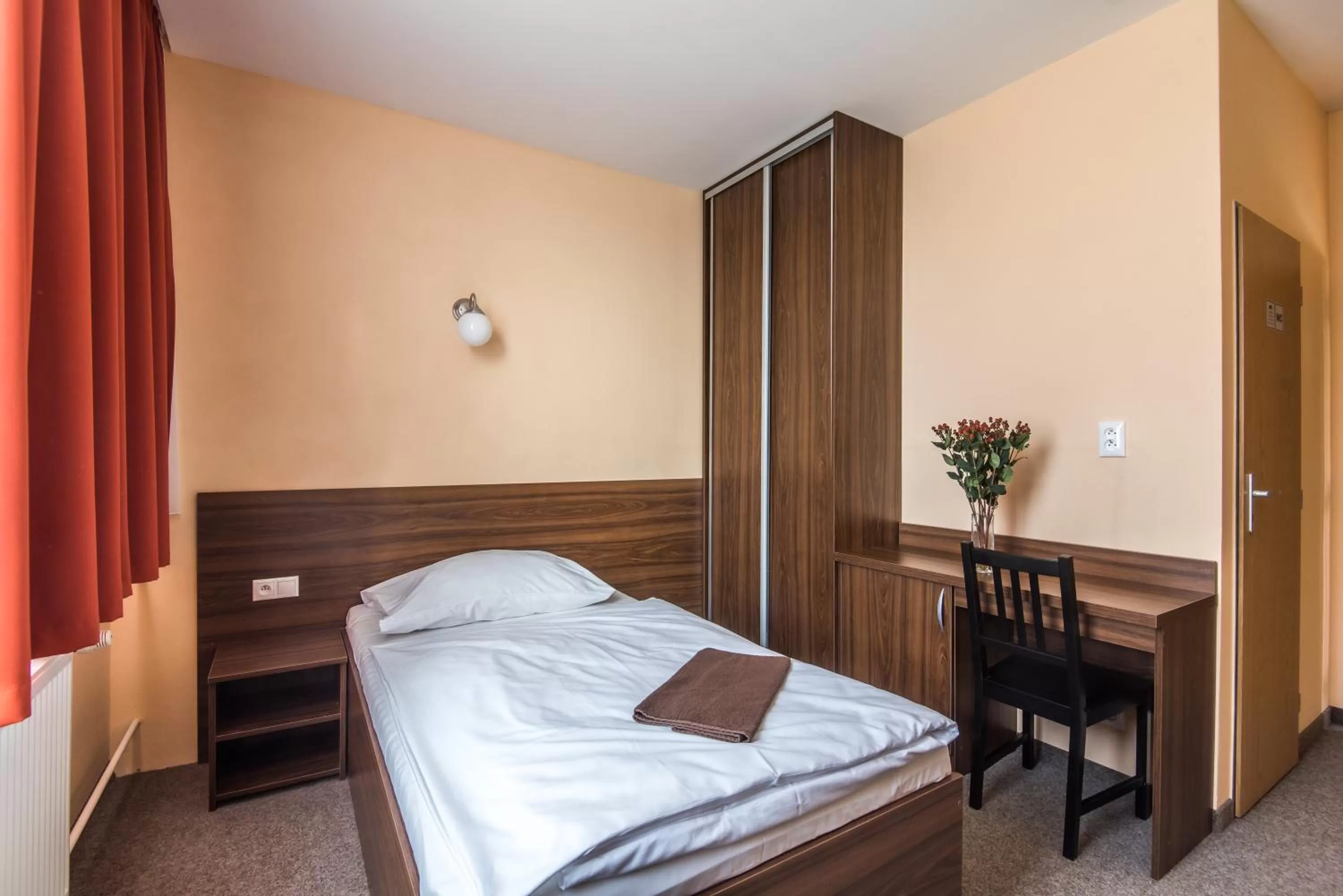 Photo of the whole room, Bed in City Hotel B&B, reception 24 7, 800m od-from R1, free parking