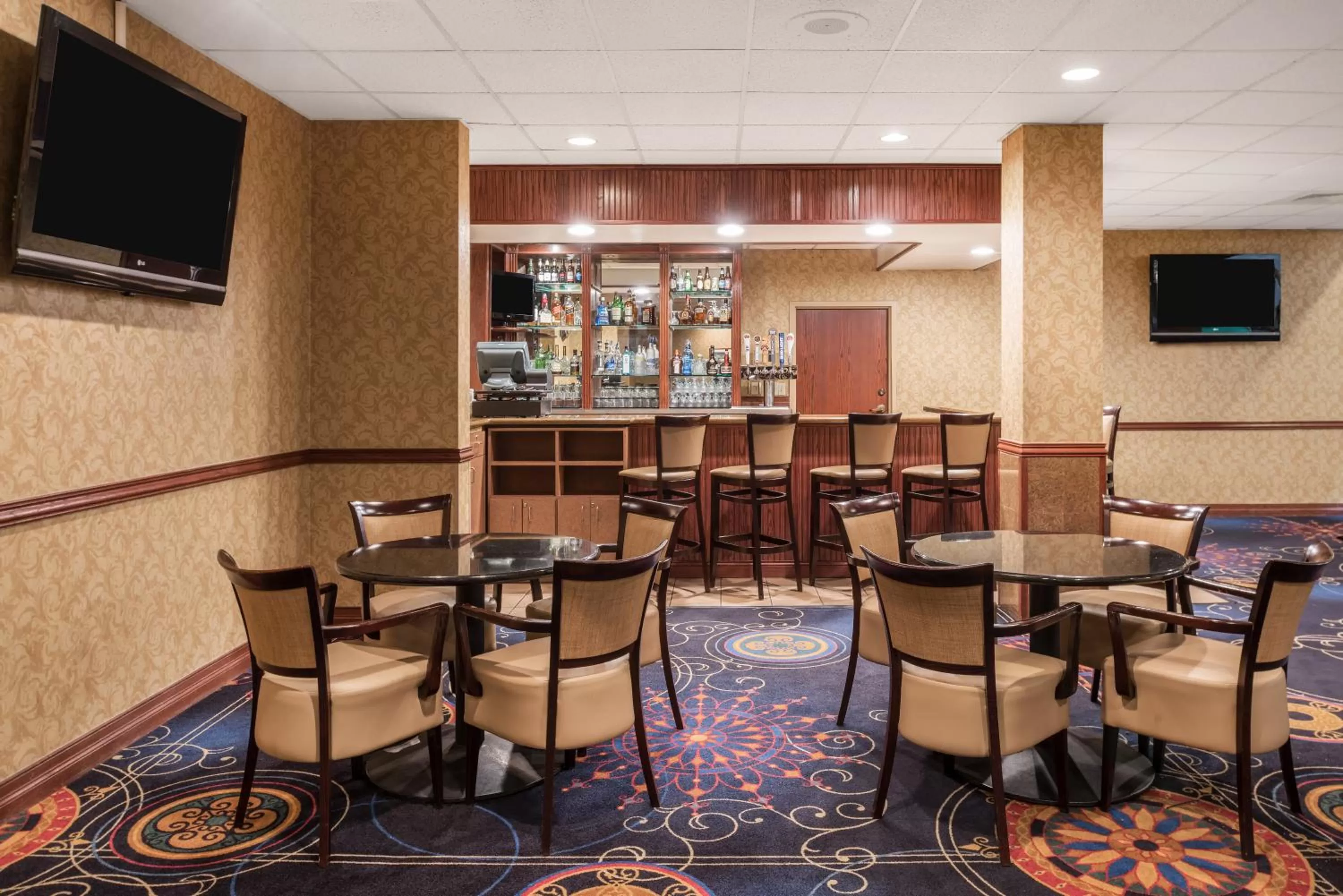 Lounge or bar in Capitol Plaza Hotel Jefferson City