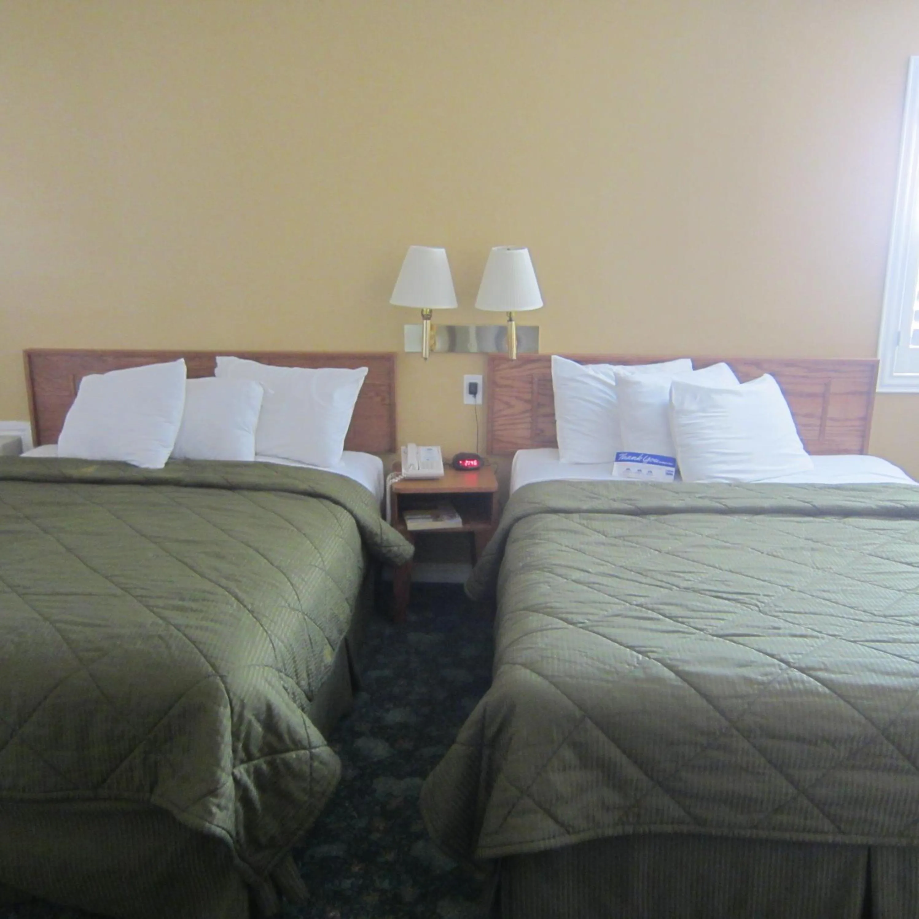 Bed in Pacific Best Inn