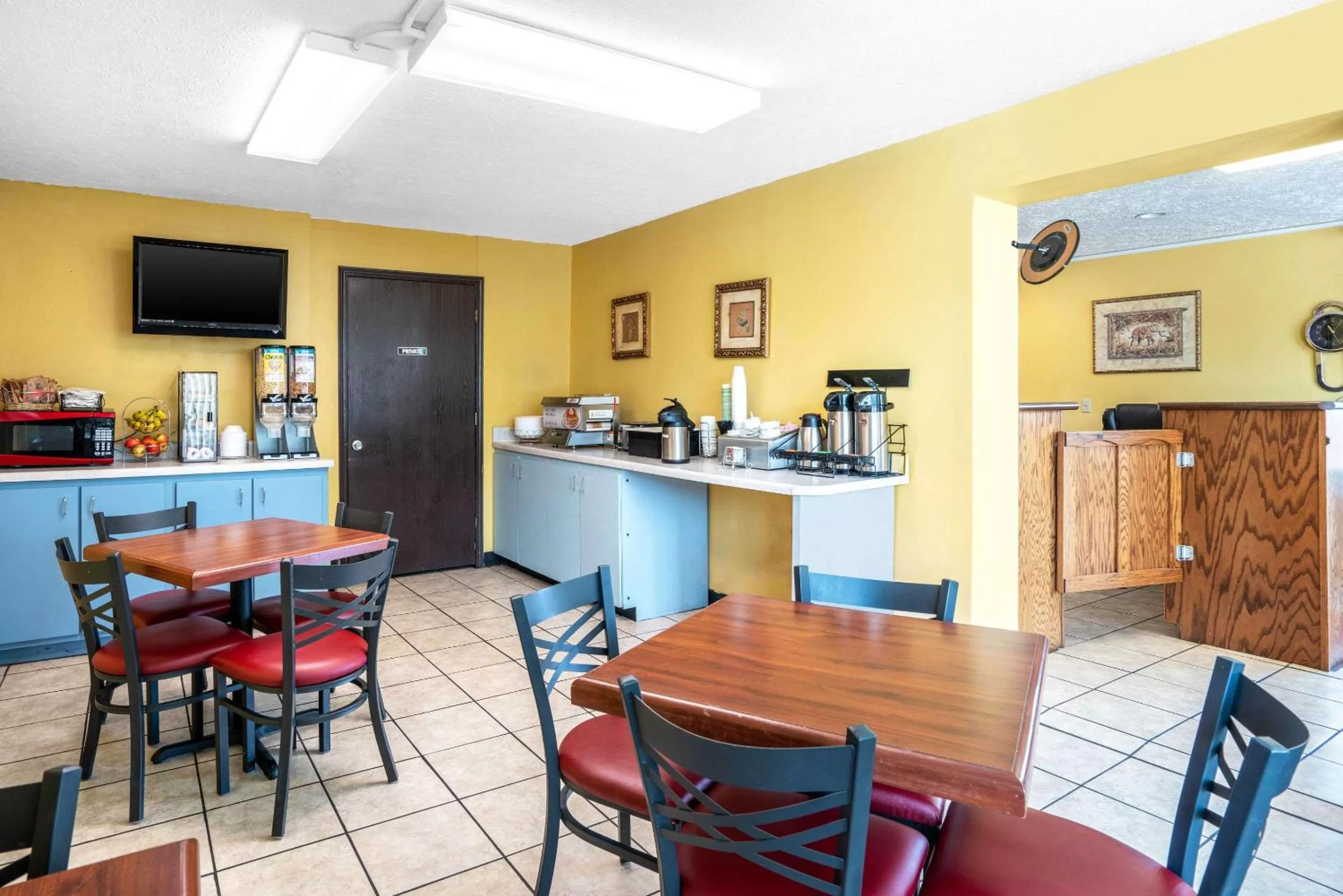 Restaurant/places to eat in Econo Lodge near Missouri University of Science and Technology