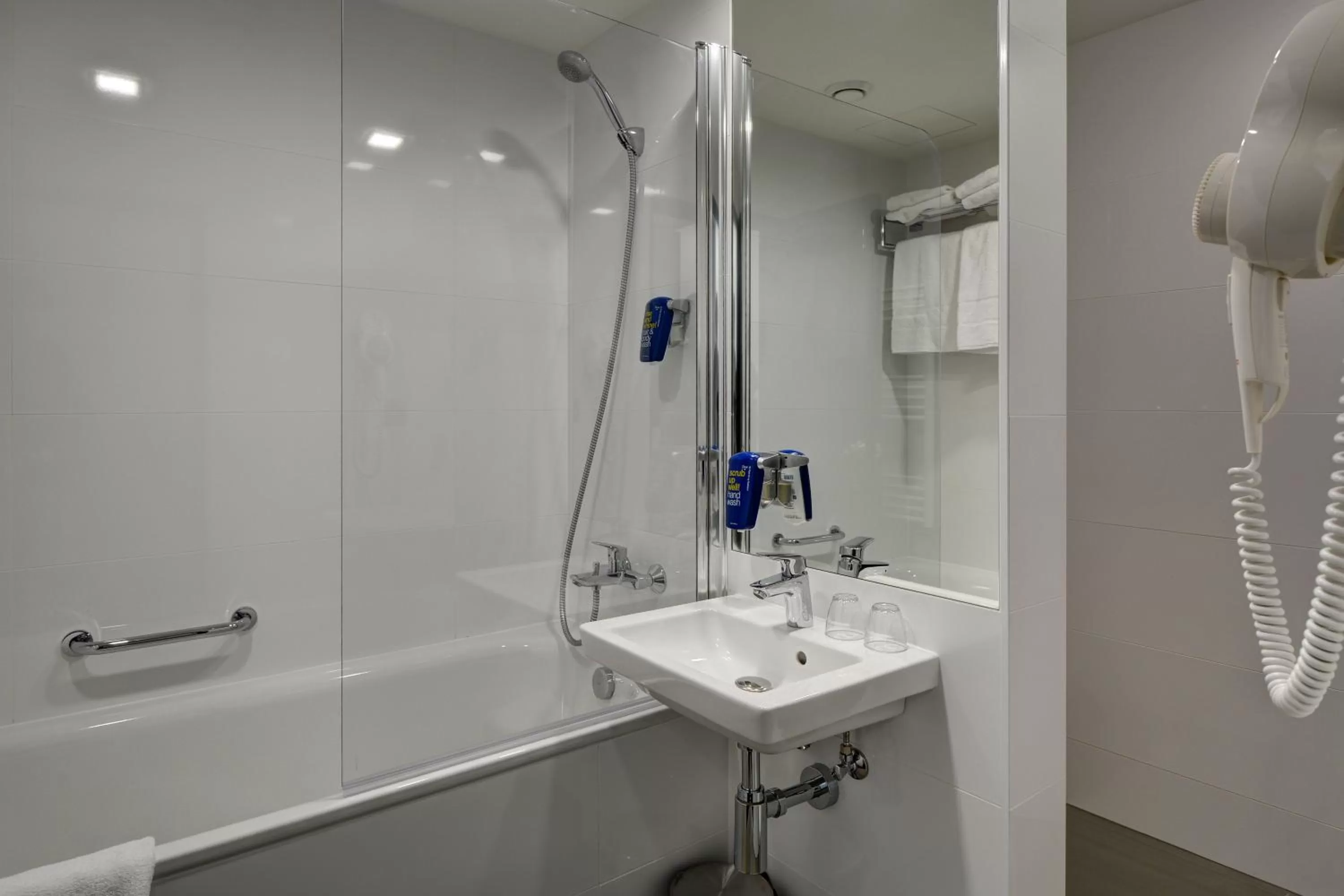 Bathroom in Park Inn by Radisson Danube Bratislava