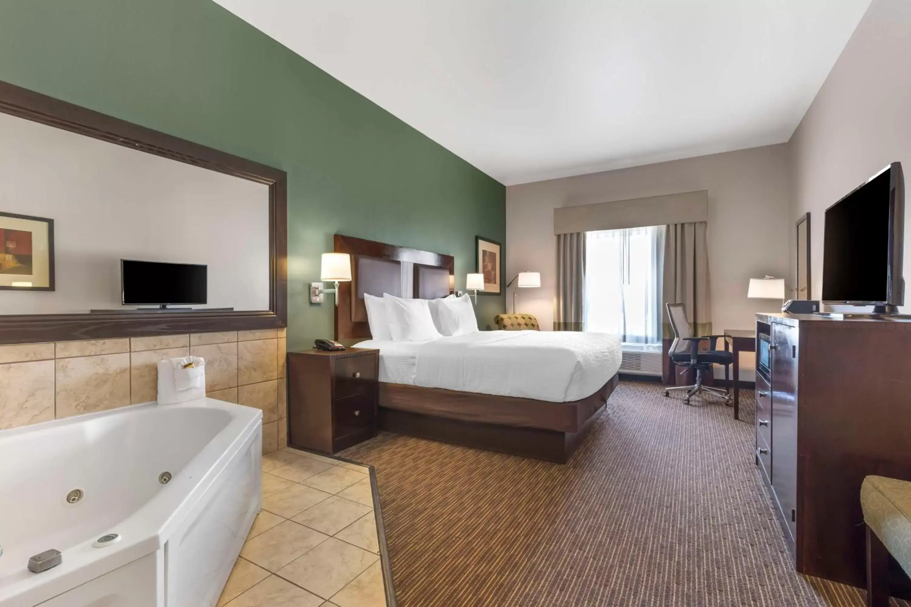 King Room with Spa Bath - Communication Assistance/Non-Smoking in Best Western Plus Duncanville Dallas King Room with Spa Bath - Communication Assistance/Non-Smoking in Best Western Plus Duncanville Dallas