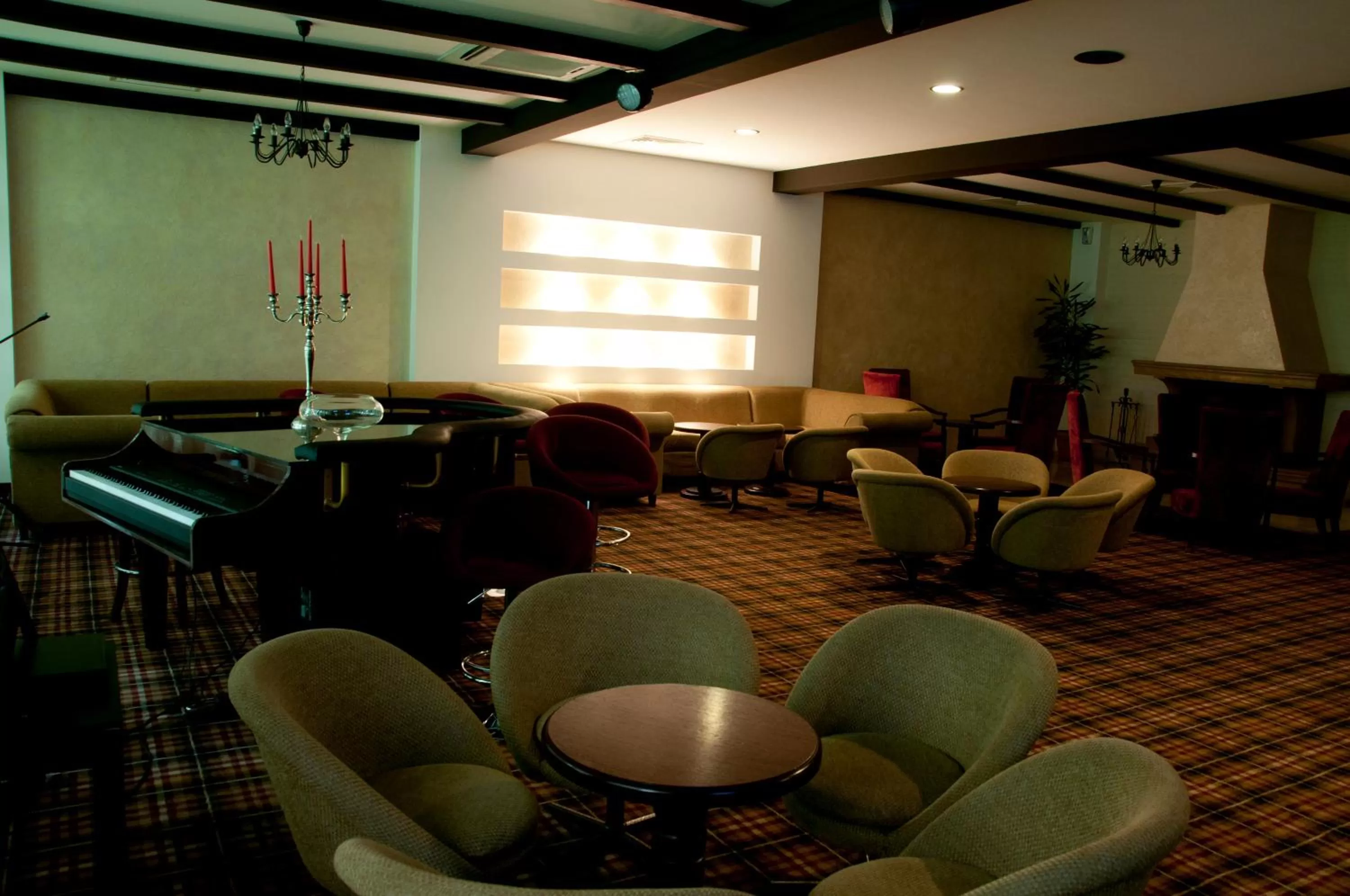 Nightclub / DJ in Everest Hotel