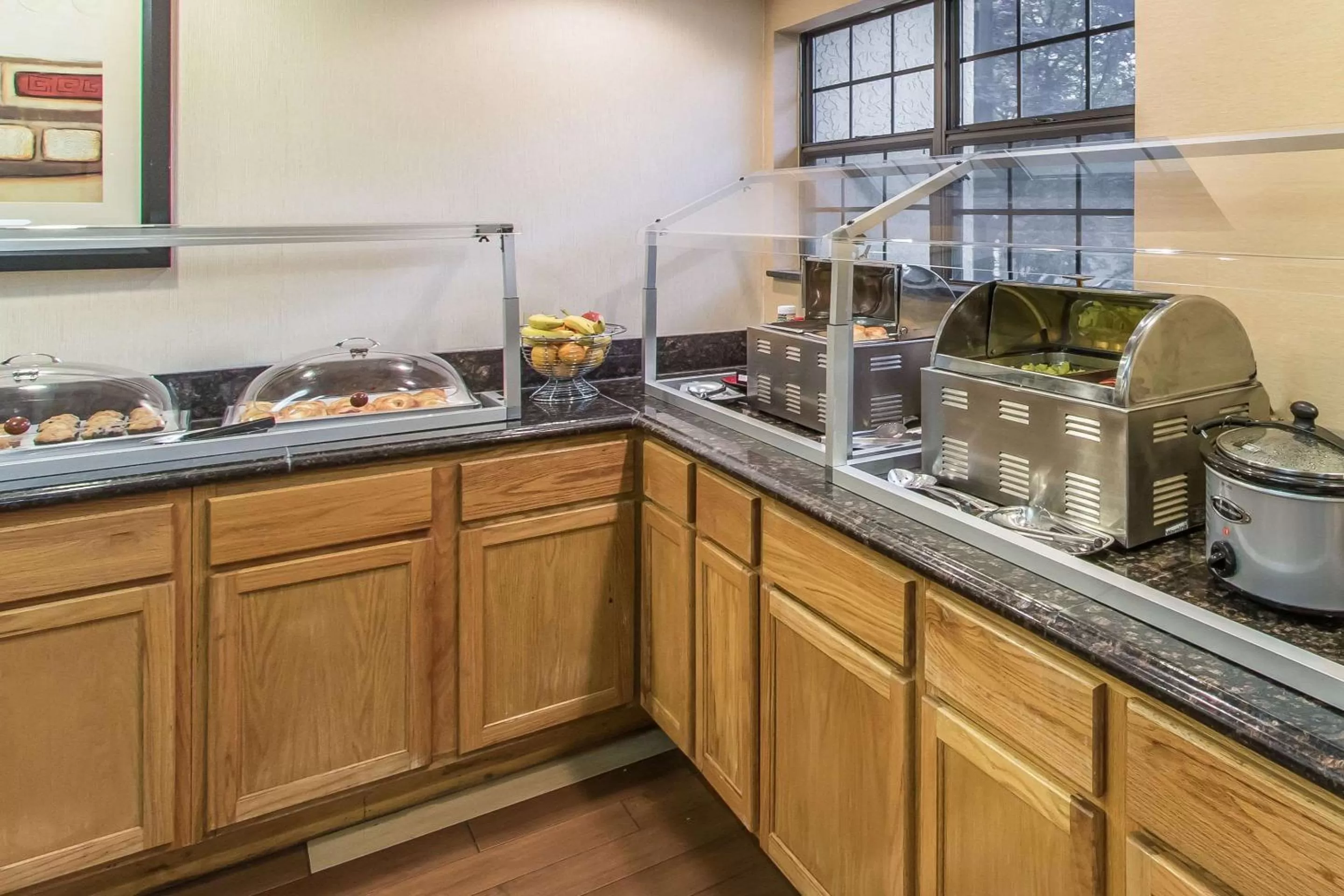 Restaurant/places to eat in Clarion Hotel Broken Arrow - Tulsa