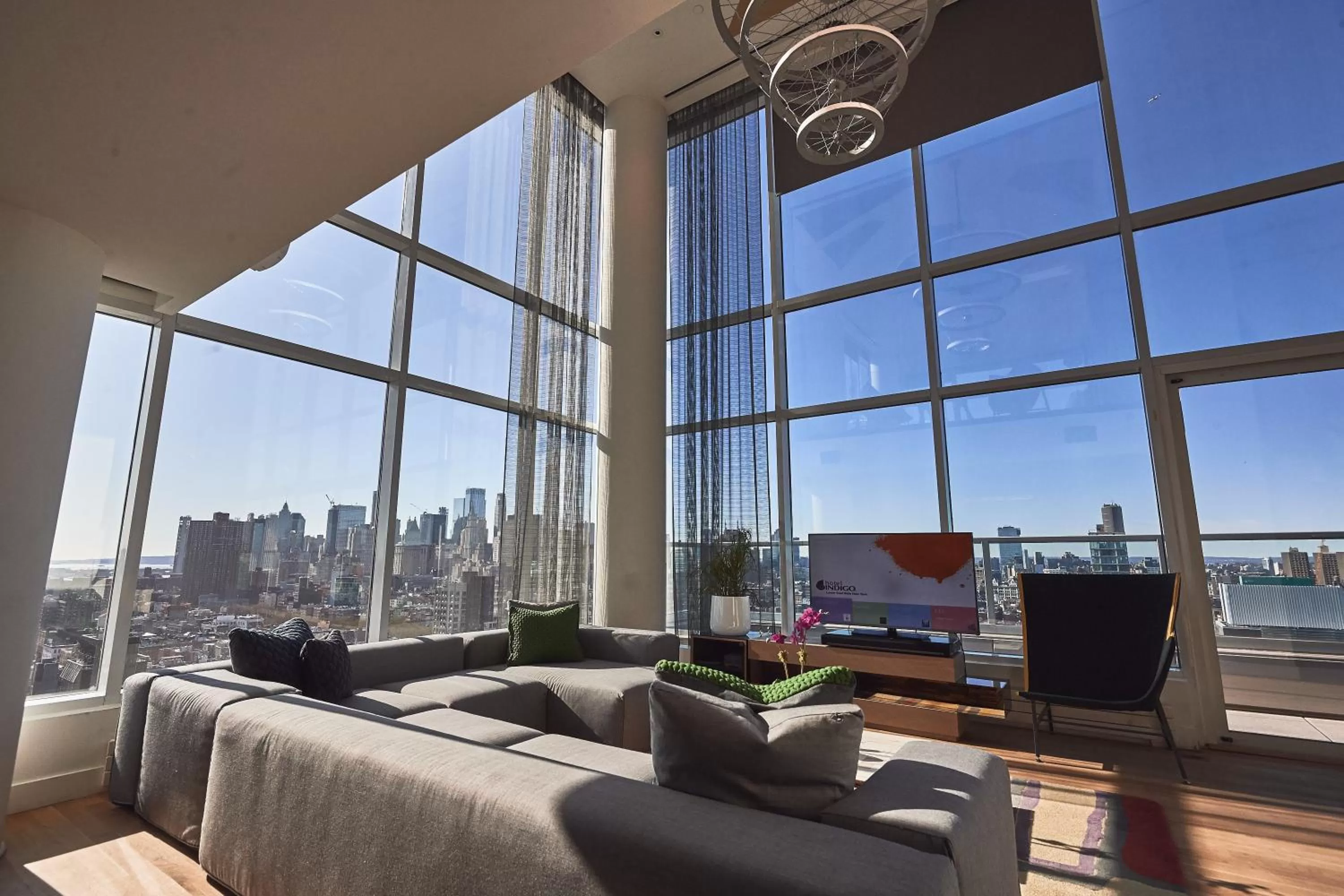 Photo of the whole room in Hotel Indigo Lower East Side New York by IHG