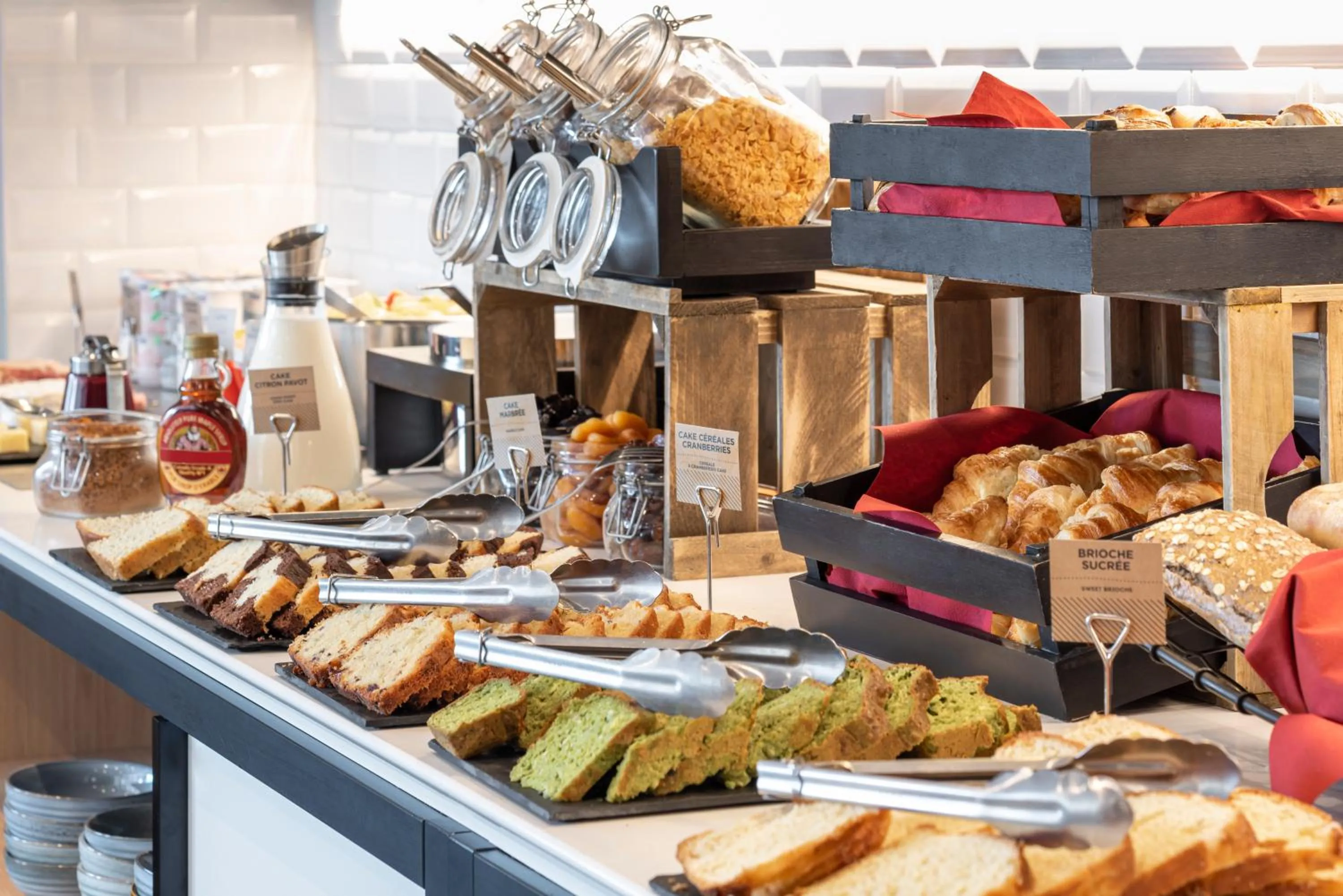 Breakfast in Aparthotel Adagio Paris Montrouge