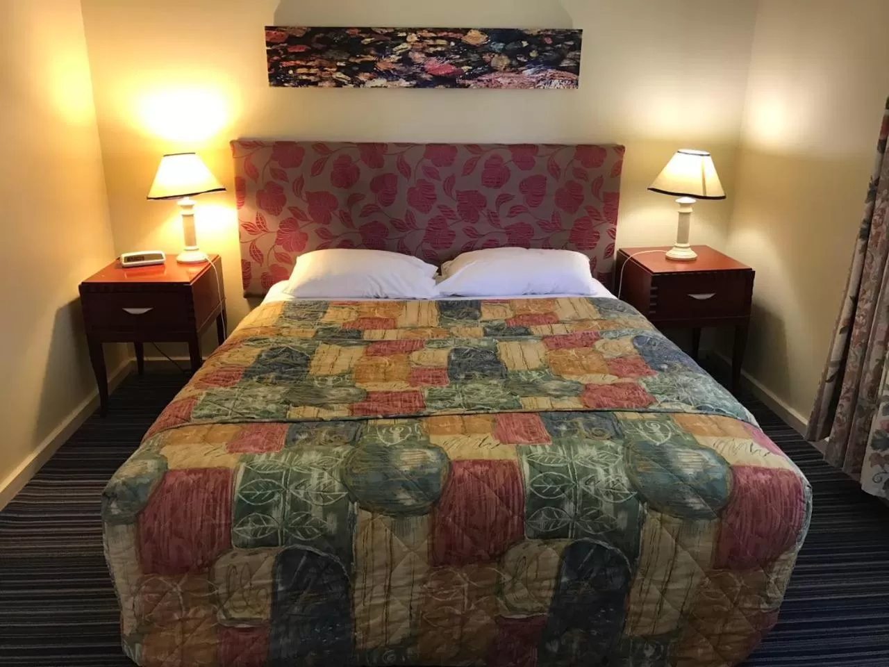 Bed in Carnegie Motor Inn