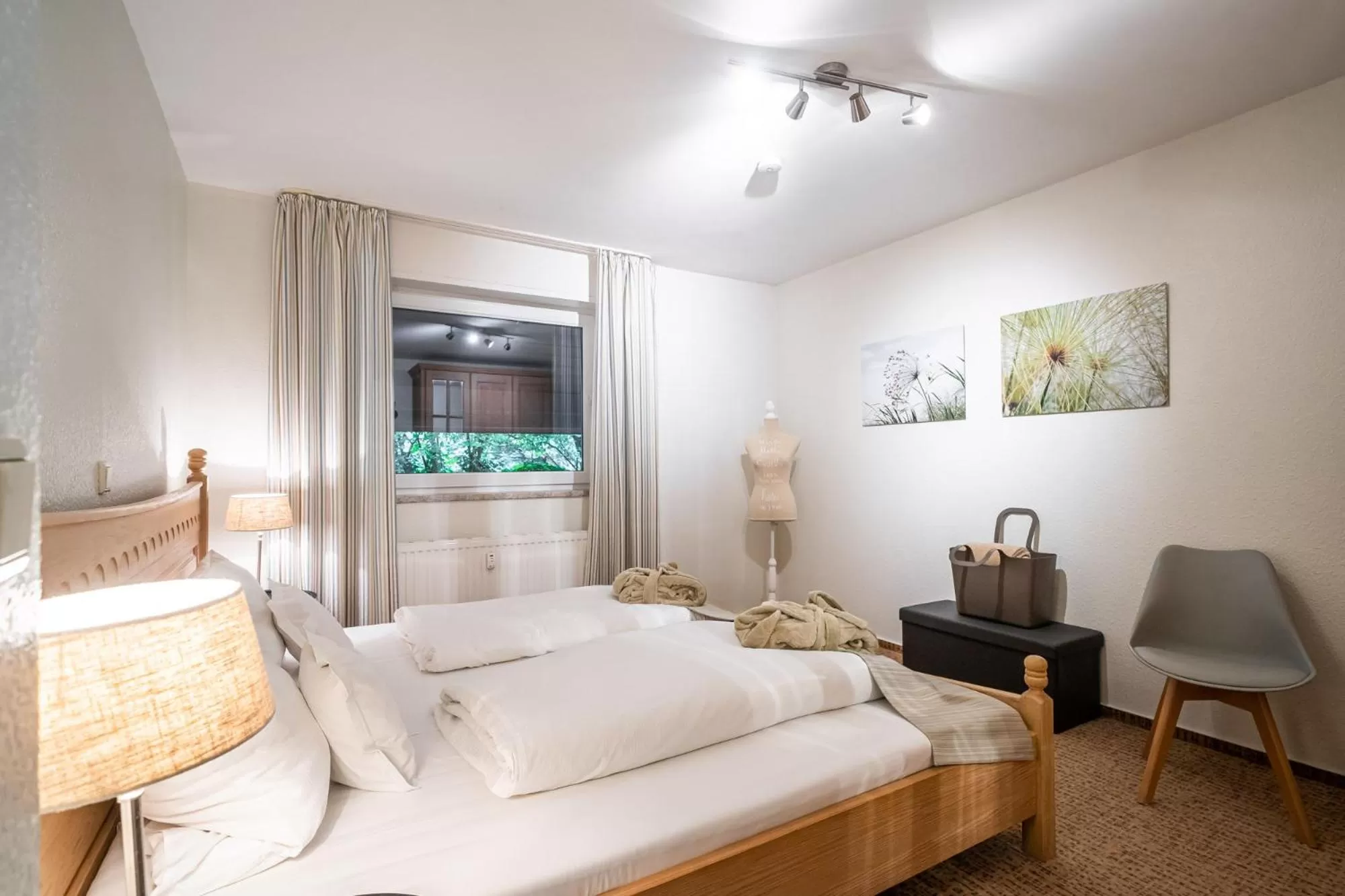 Bed in Waldhotel Tannenhäuschen