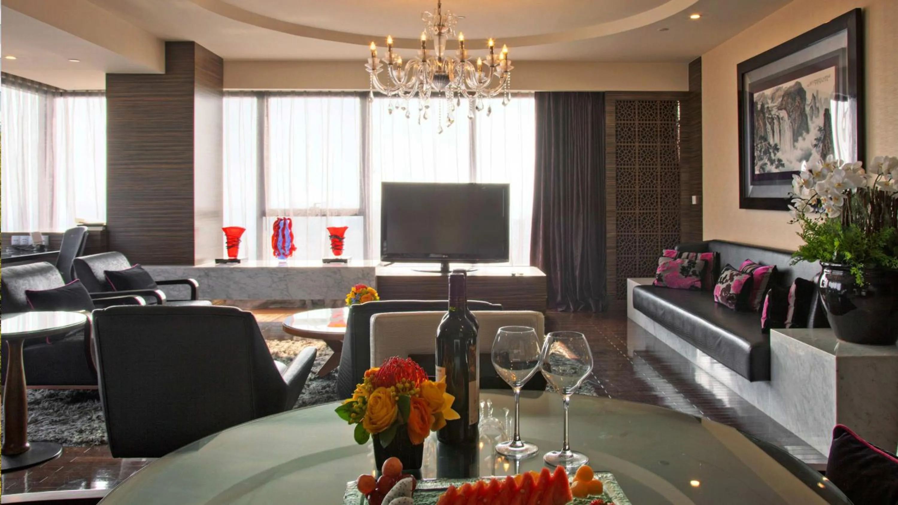 Photo of the whole room in Holiday Inn Shanghai Hongqiao West by IHG