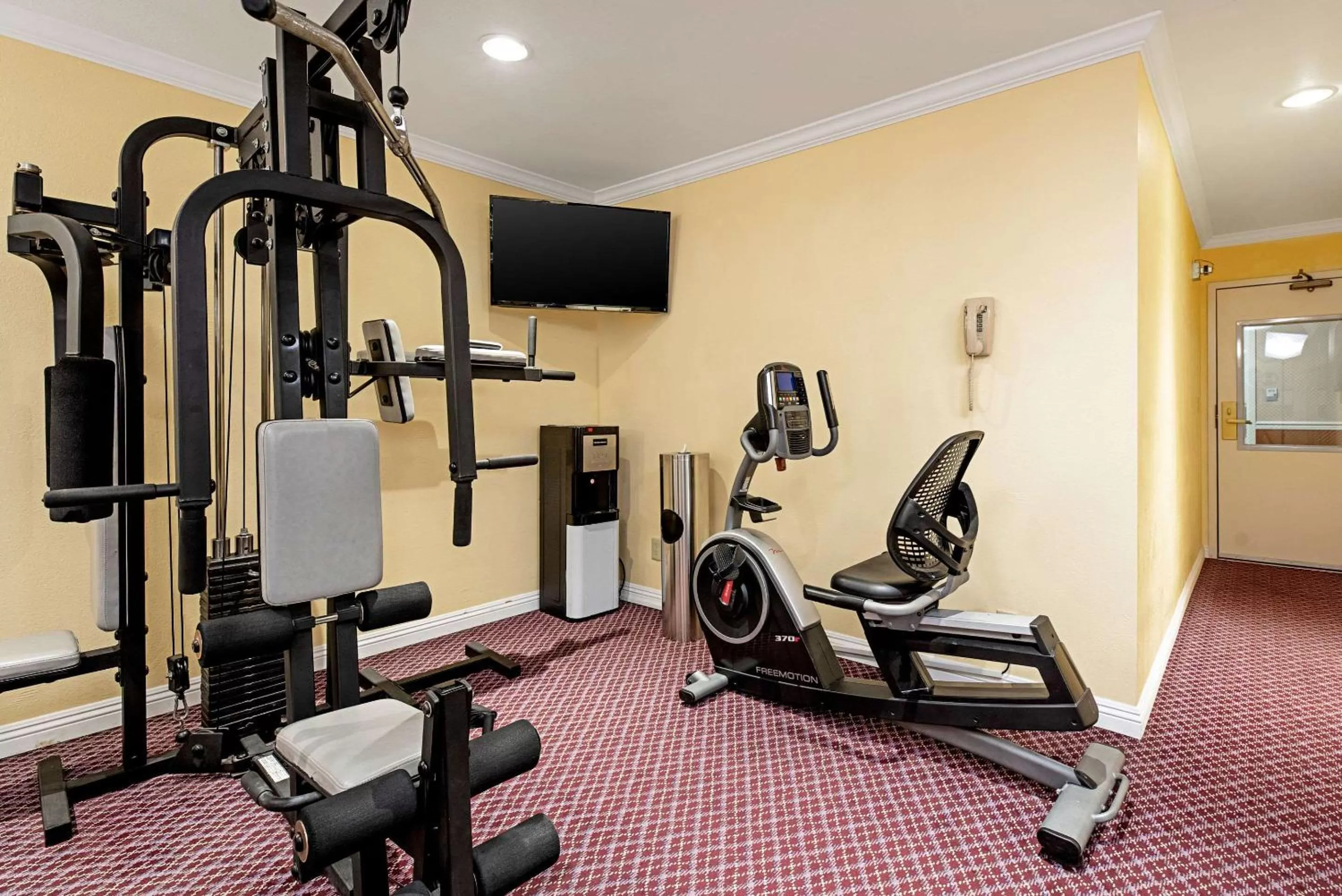 Fitness centre/facilities in Clarion Inn Silicon Valley