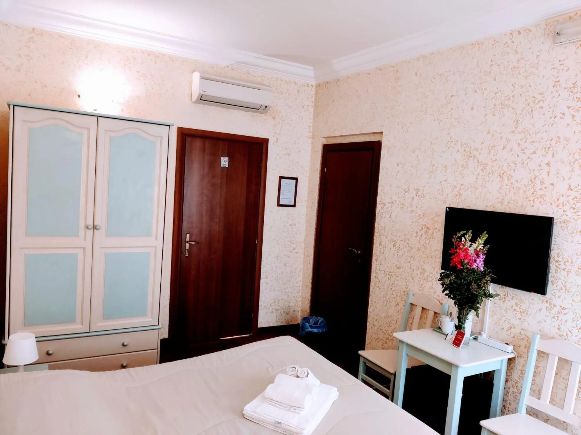 Bed in St. Peter's Rooms Rome