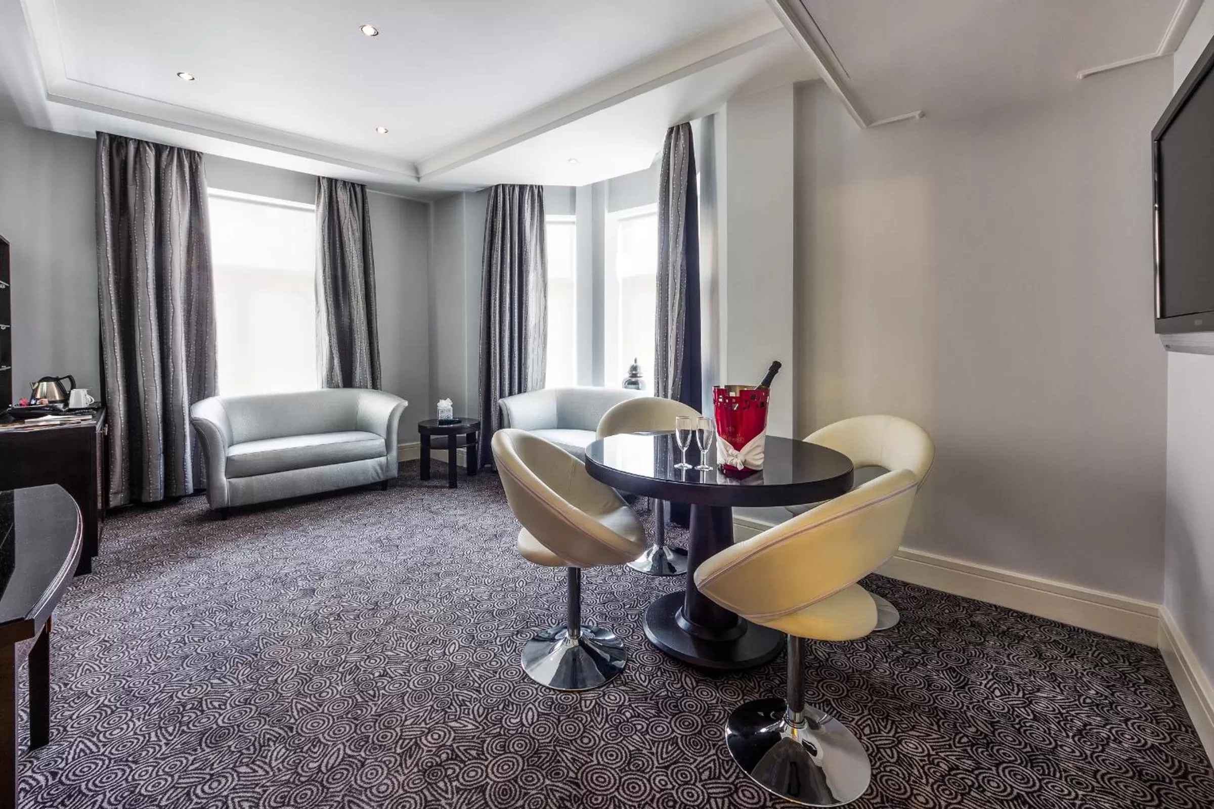 Seating area in Washington Mayfair Hotel