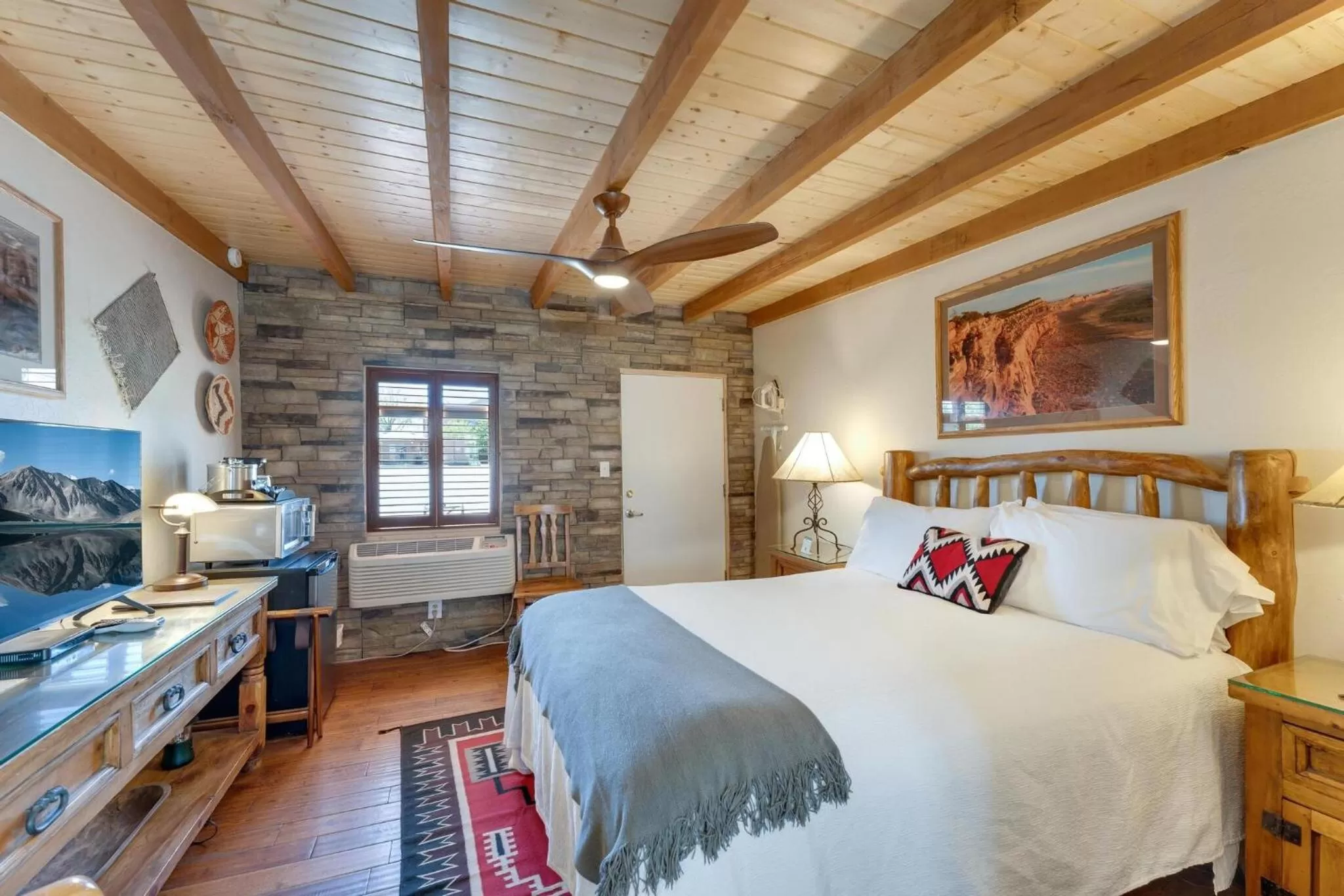 Bed in Stone Lizard Lodge