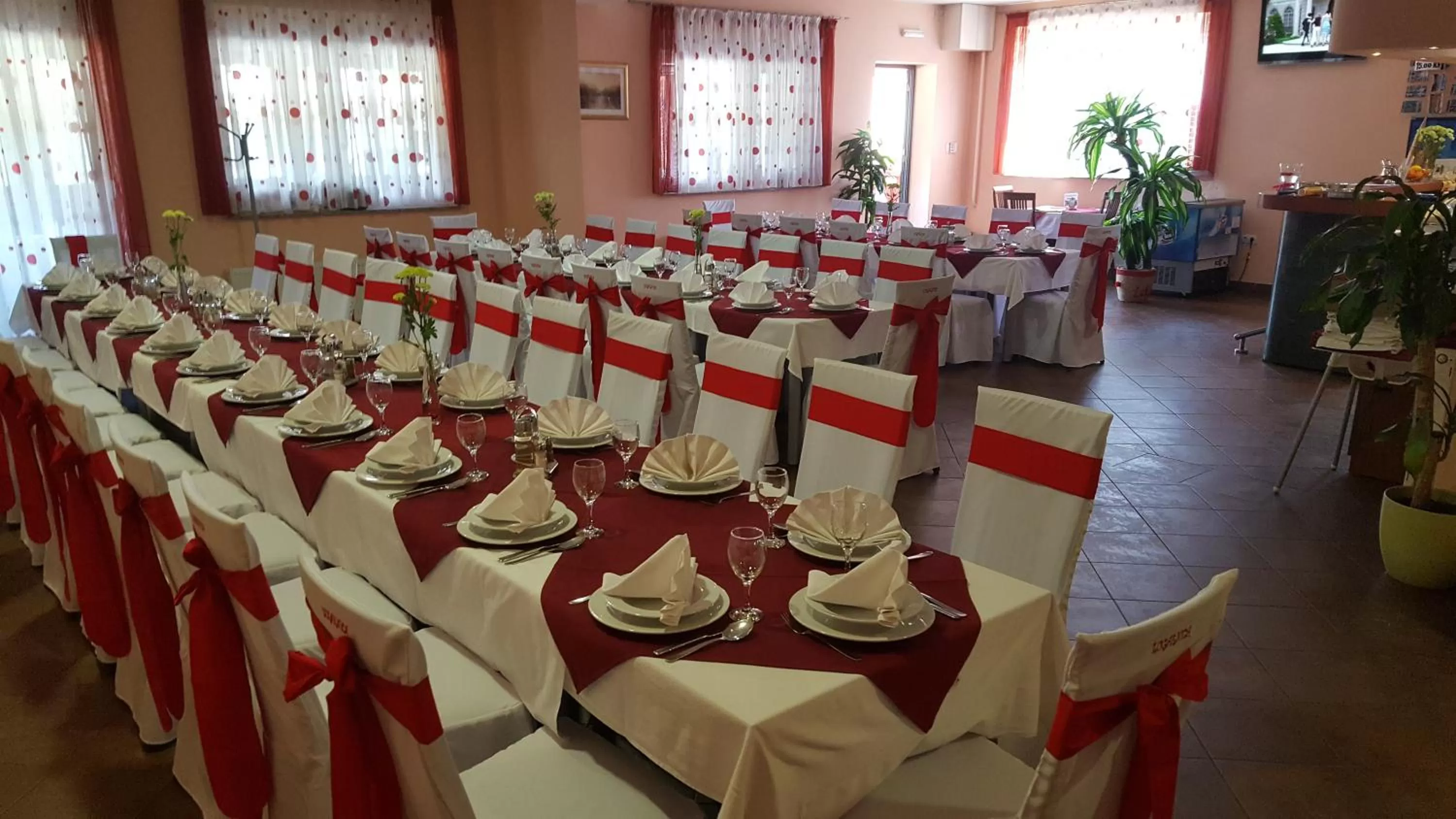 Restaurant/Places to Eat in Lugarnica