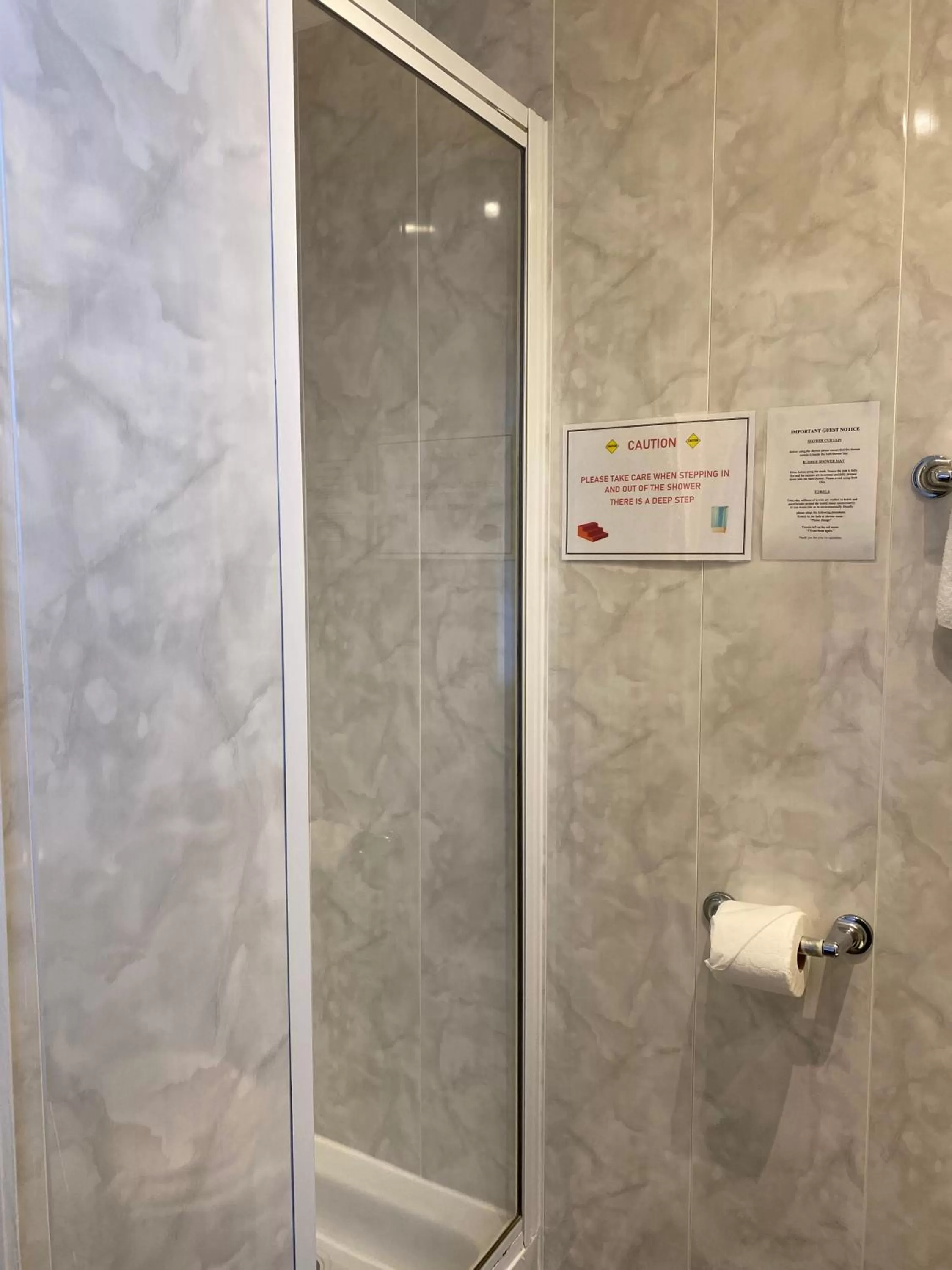 Shower in The Clovelly