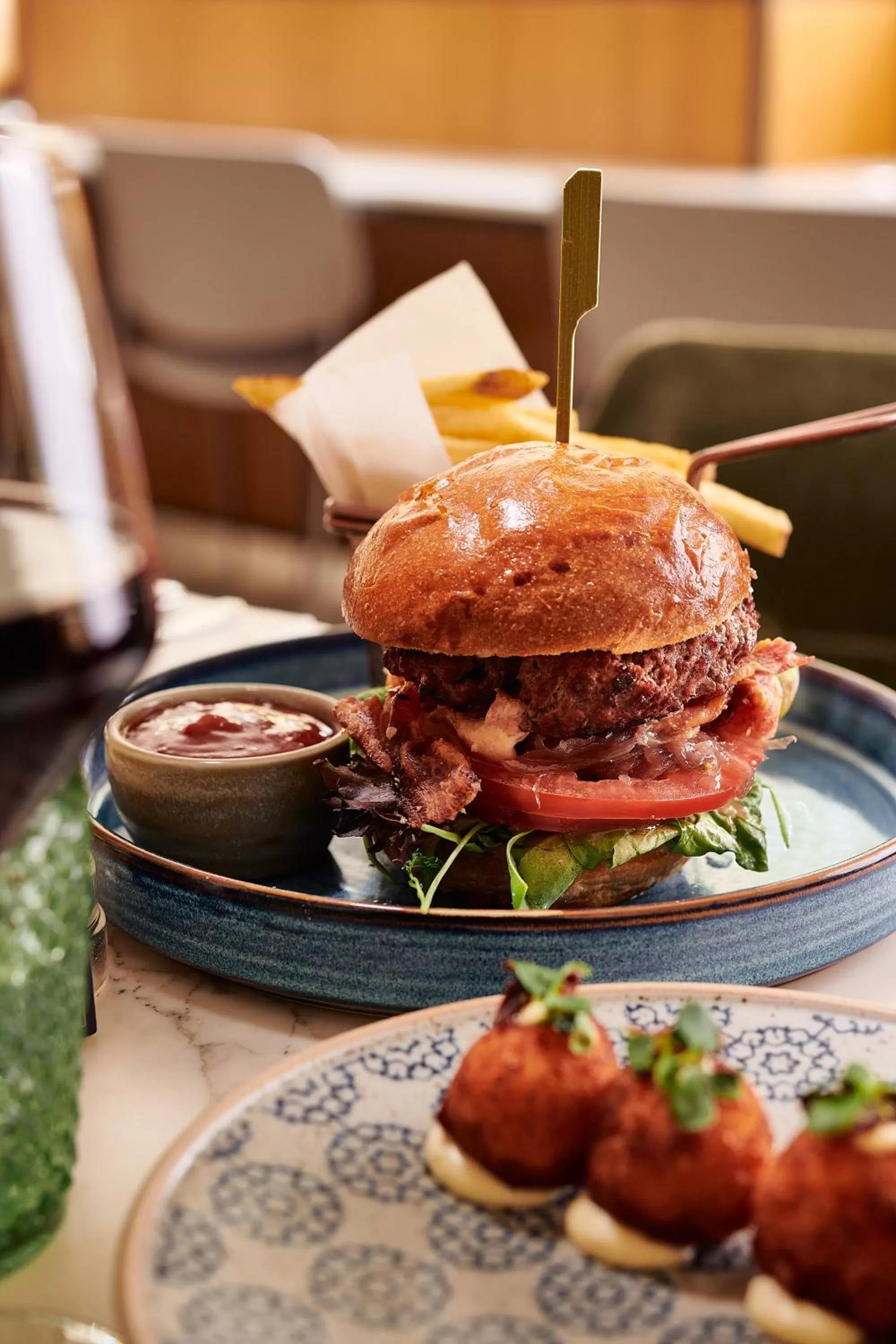 Restaurant/places to eat in Melia White House Hotel