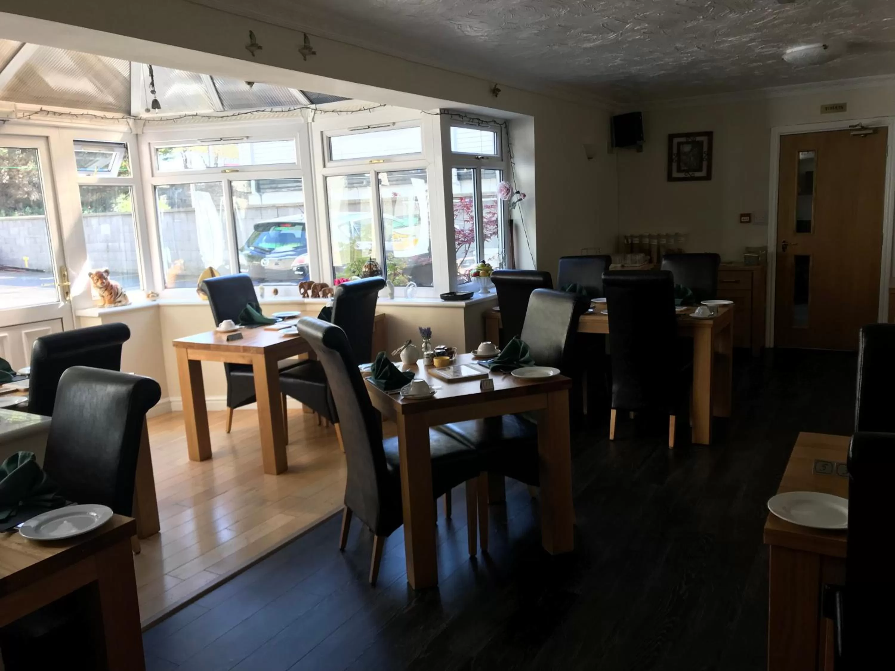 Restaurant/Places to Eat in Bron Menai Guest House